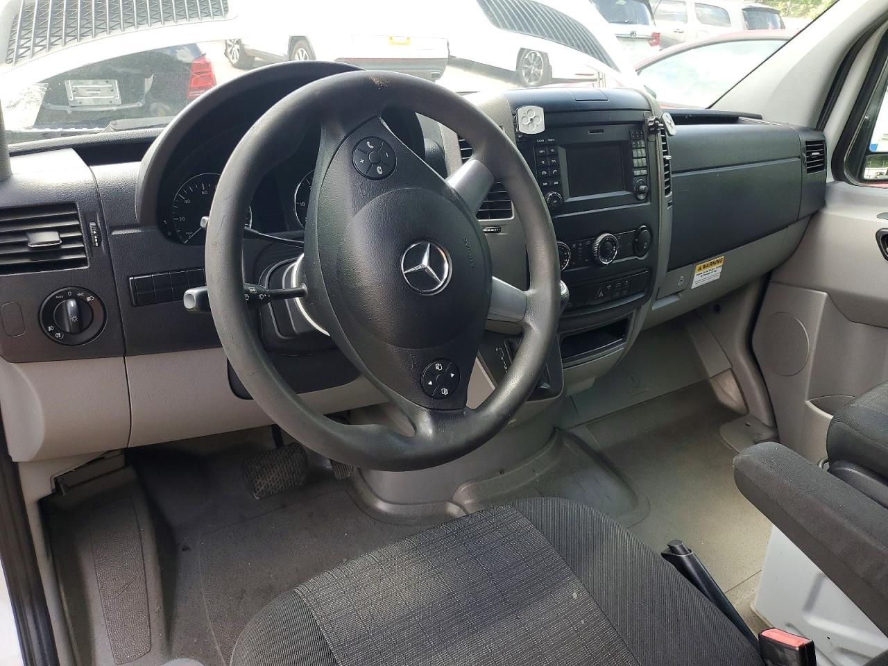 2015 Mercedes-benz Sprinter 2500 Белый vin: WD3PE7CC3F5956903