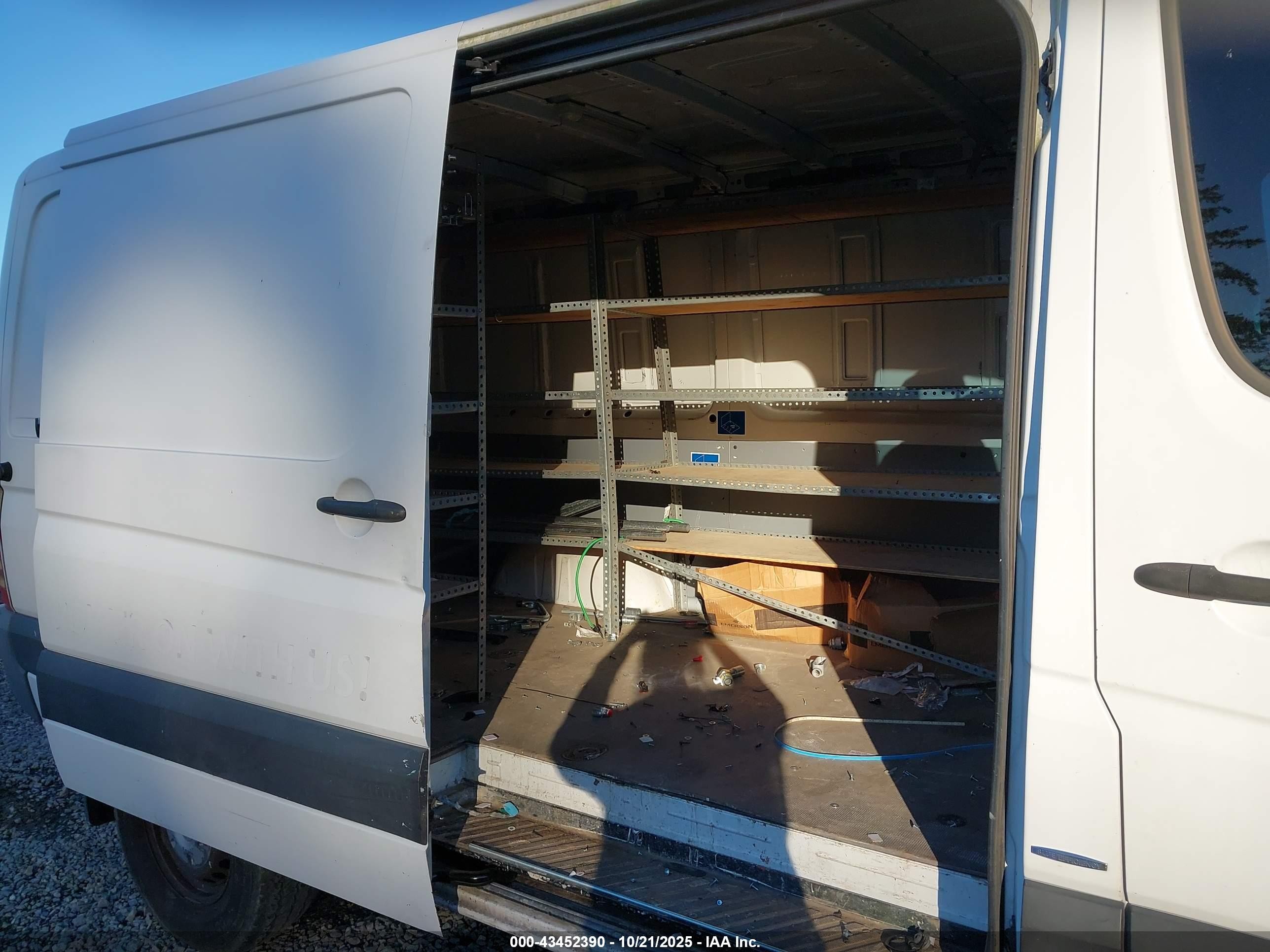 2010 Mercedes-benz Sprinter Van 2500   White vin: WD3PE7CC5A5465807