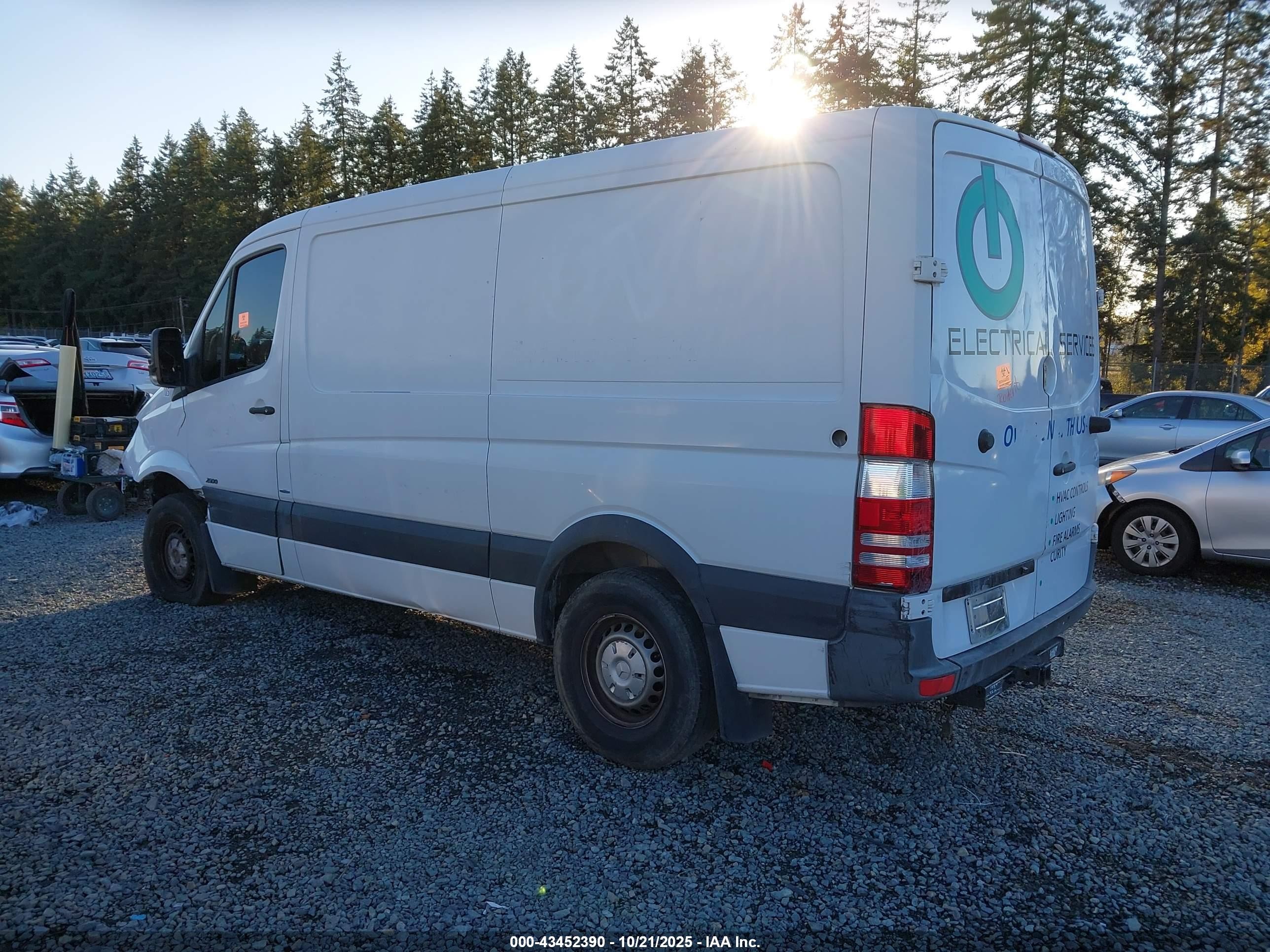2010 Mercedes-benz Sprinter Van 2500   White vin: WD3PE7CC5A5465807