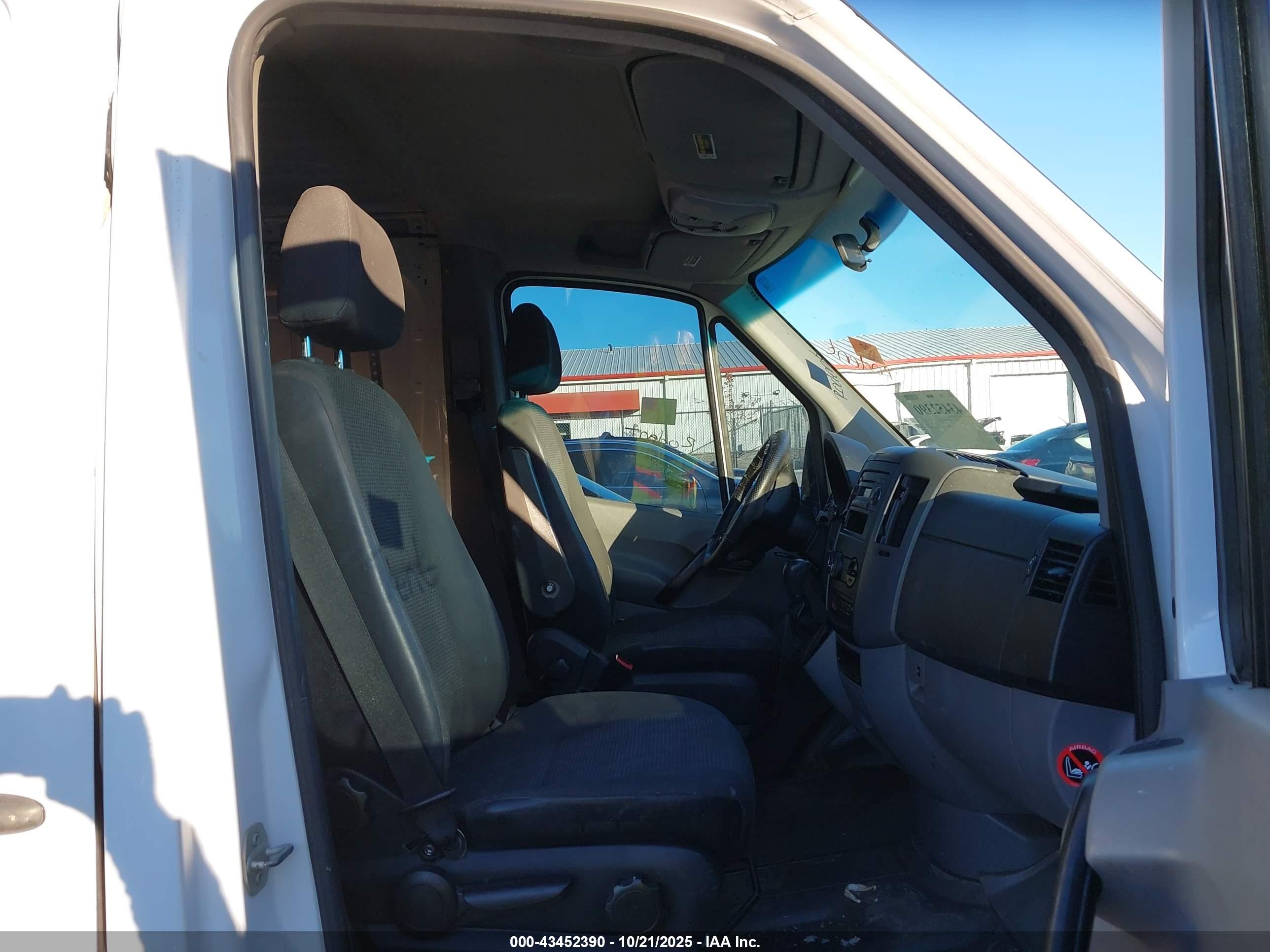 2010 Mercedes-benz Sprinter Van 2500   White vin: WD3PE7CC5A5465807