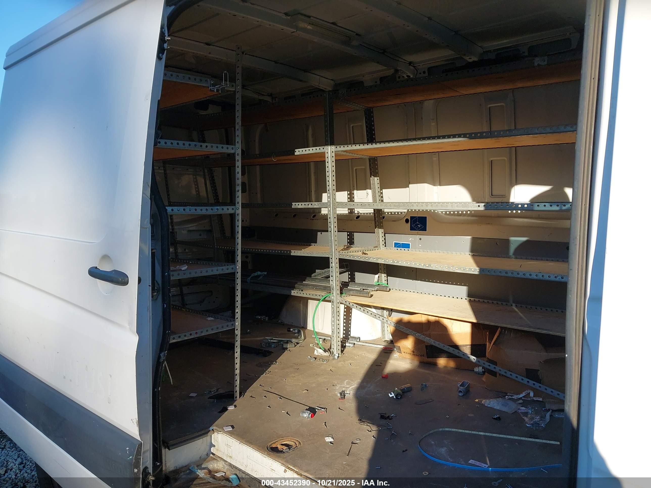 2010 Mercedes-benz Sprinter Van 2500   White vin: WD3PE7CC5A5465807
