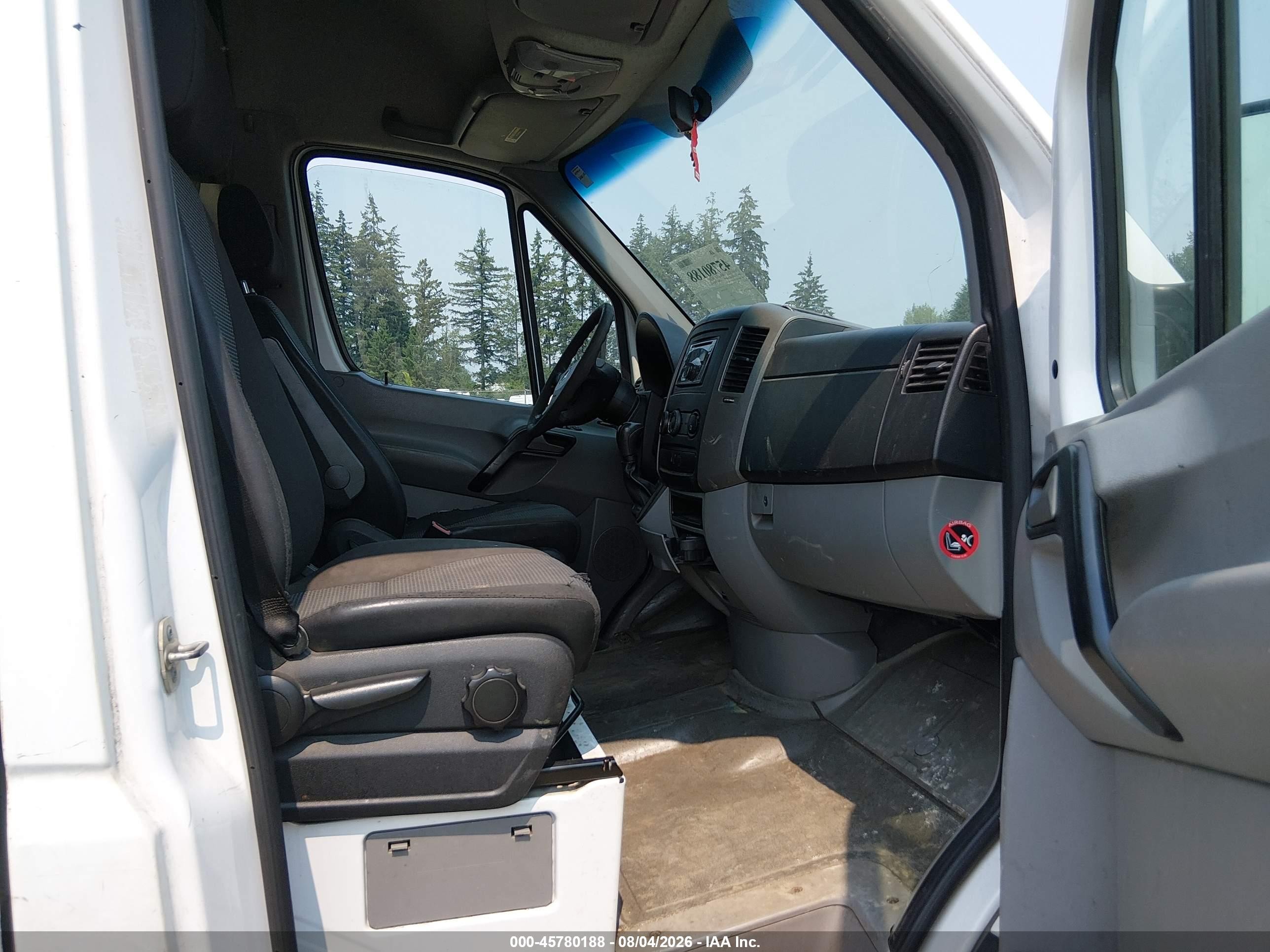 2010 Mercedes-benz Sprinter Van 2500   White vin: WD3PE7CC5A5497379