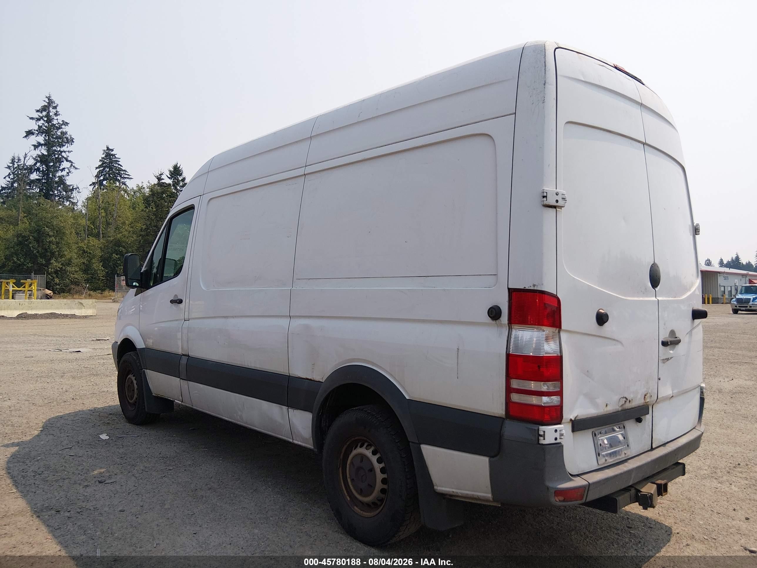 2010 Mercedes-benz Sprinter Van 2500   White vin: WD3PE7CC5A5497379