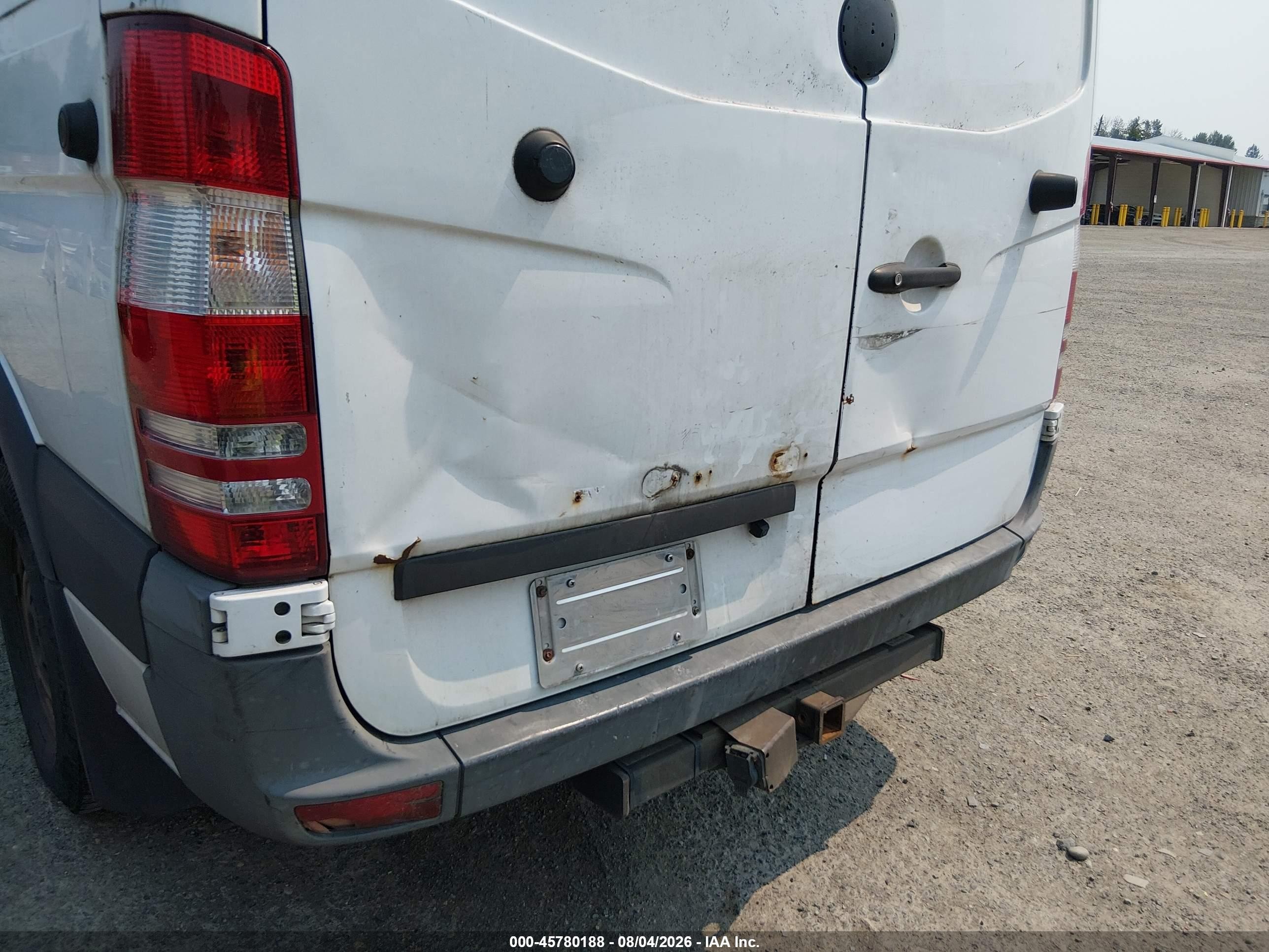 2010 Mercedes-benz Sprinter Van 2500   White vin: WD3PE7CC5A5497379