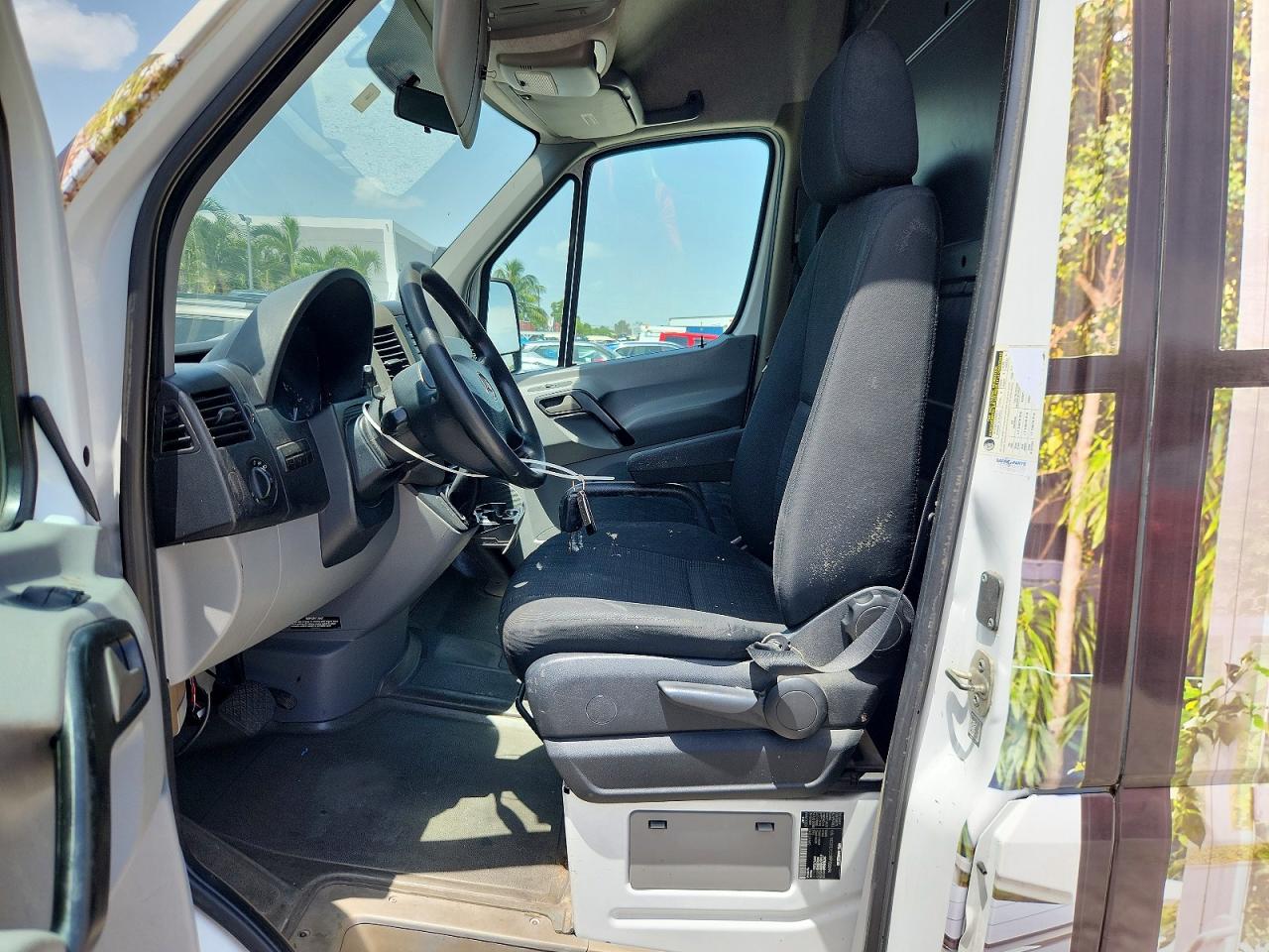 2015 Mercedes-benz Sprinter 2500 Yellow vin: WD3PE7CC8FP100694