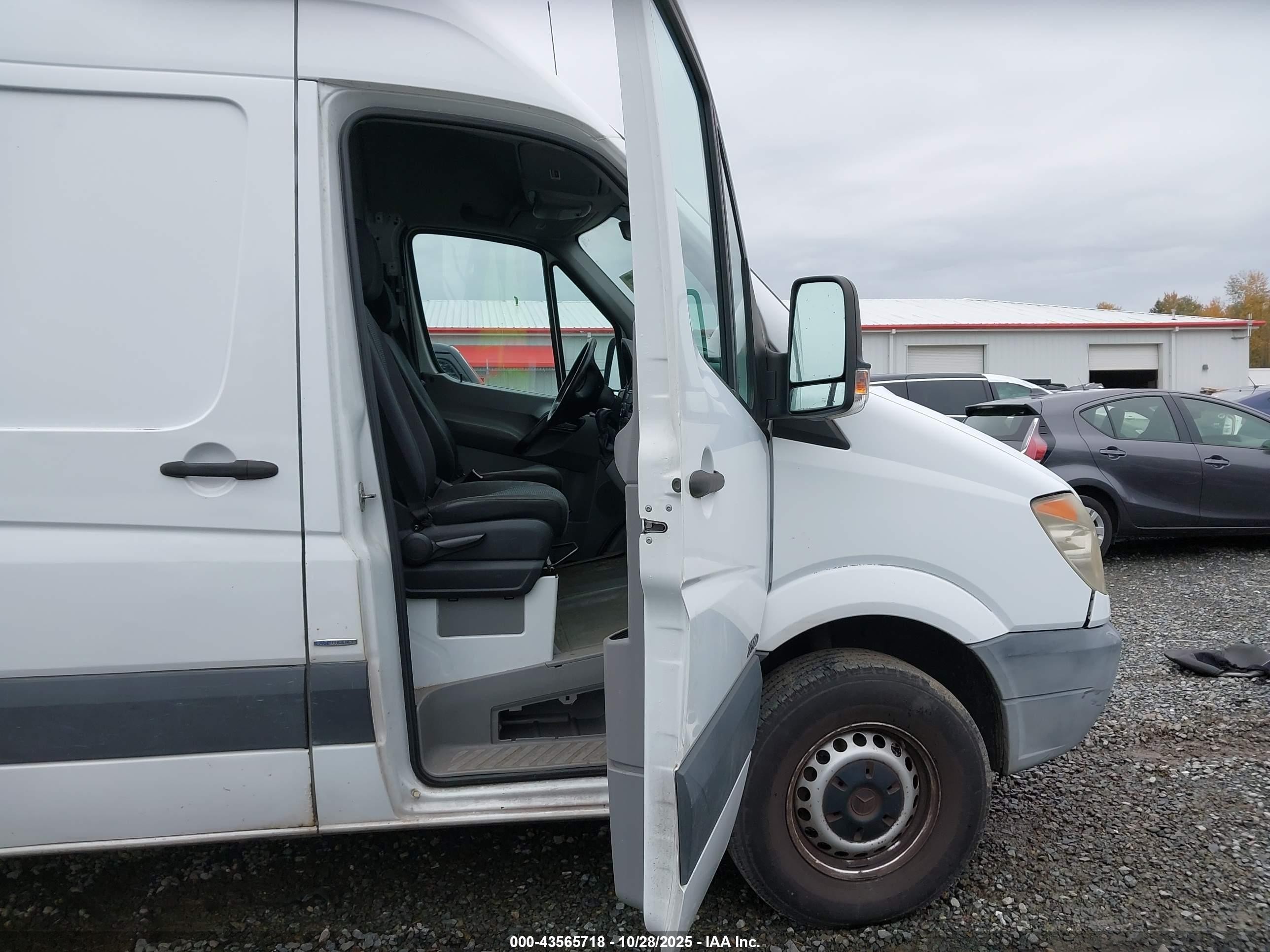 2010 Mercedes-benz Sprinter Van 2500   White vin: WD3PE7CC9A5434950