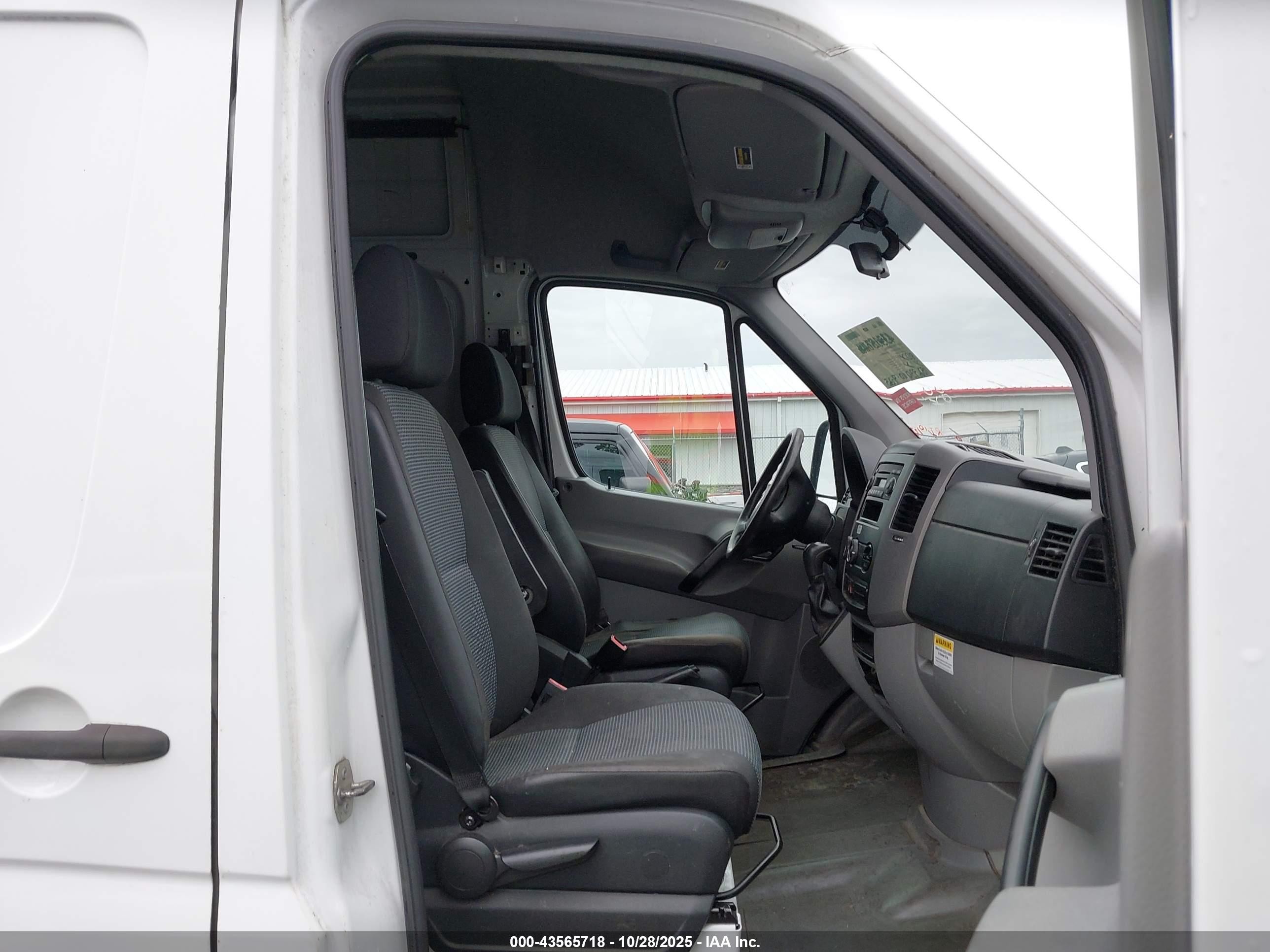 2010 Mercedes-benz Sprinter Van 2500   White vin: WD3PE7CC9A5434950
