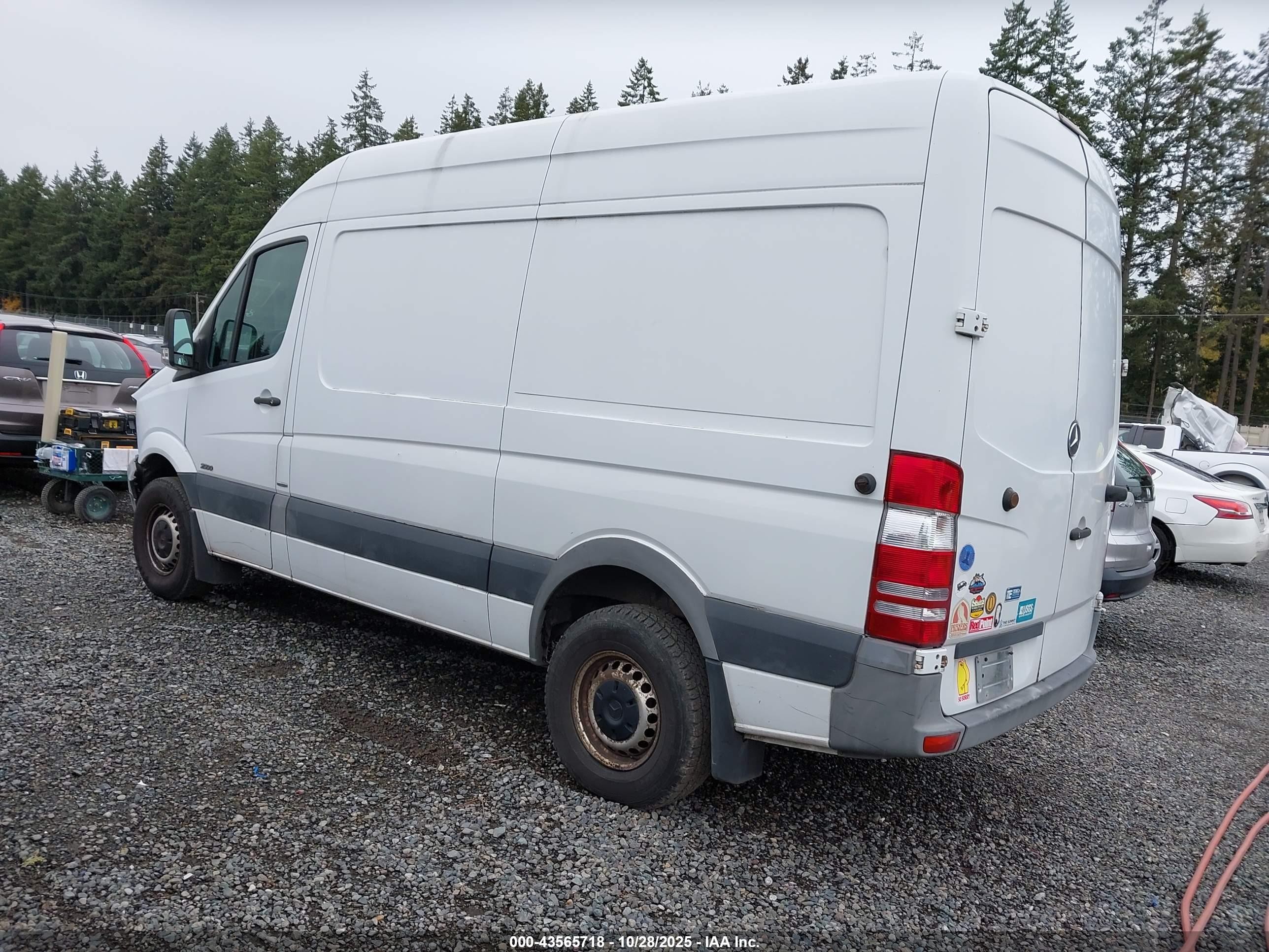2010 Mercedes-benz Sprinter Van 2500   White vin: WD3PE7CC9A5434950