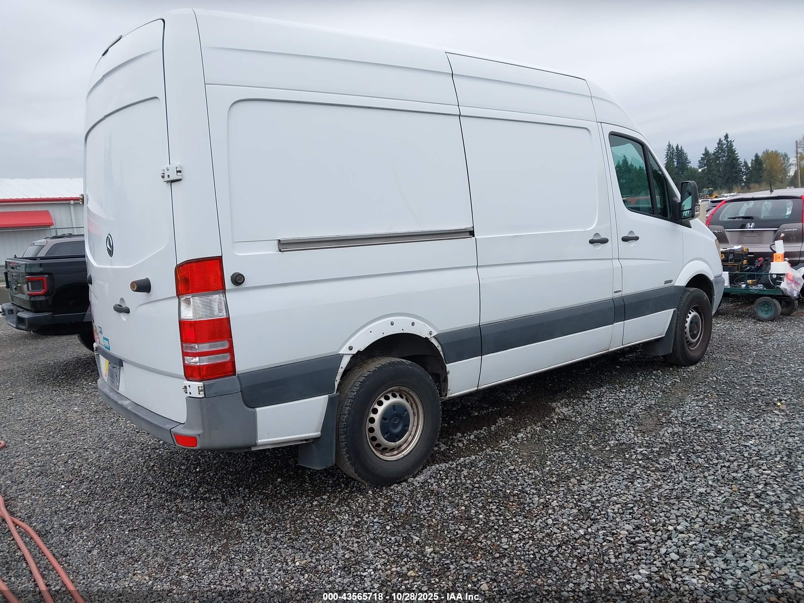 2010 Mercedes-benz Sprinter Van 2500   White vin: WD3PE7CC9A5434950
