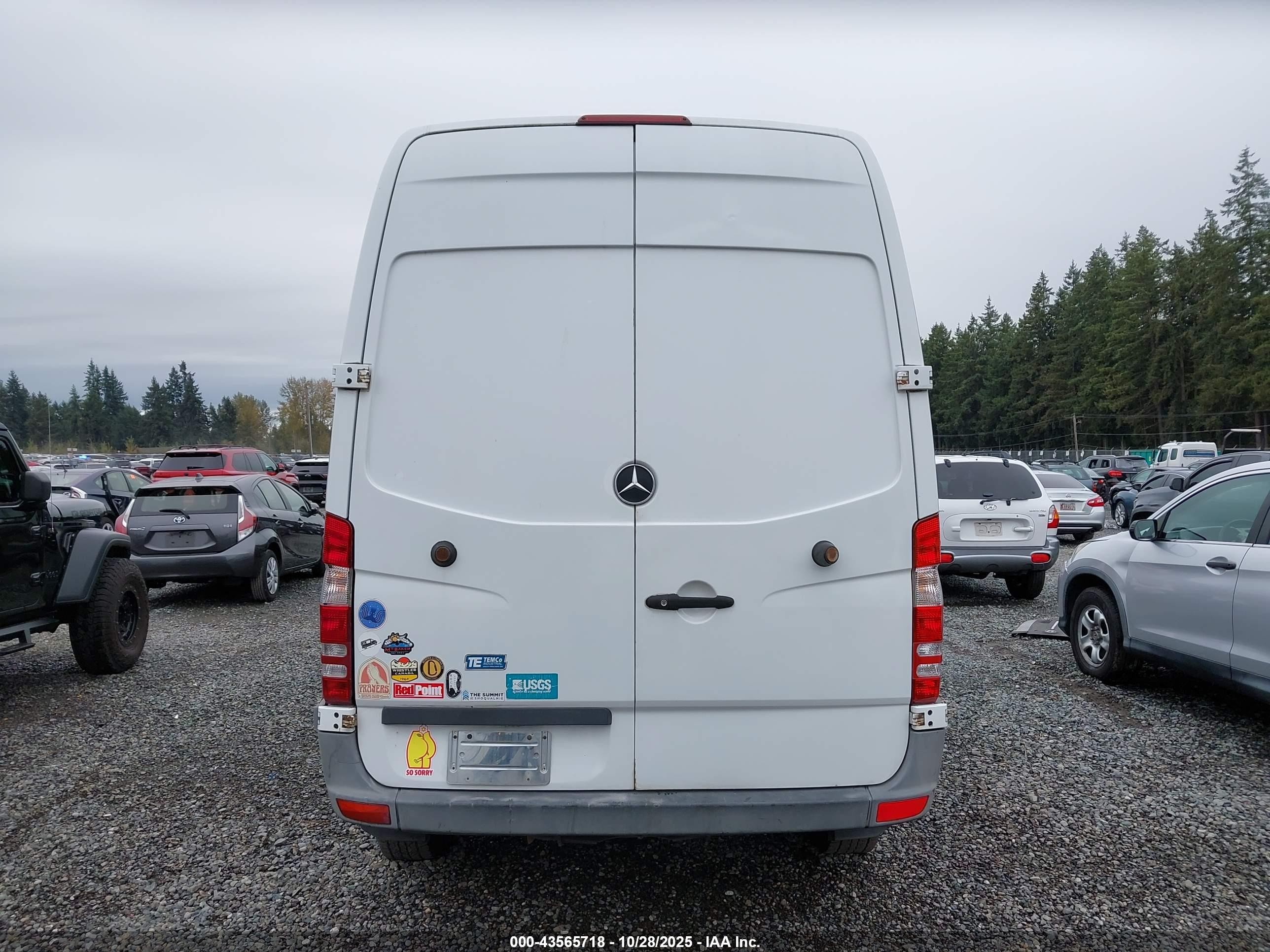 2010 Mercedes-benz Sprinter Van 2500   White vin: WD3PE7CC9A5434950
