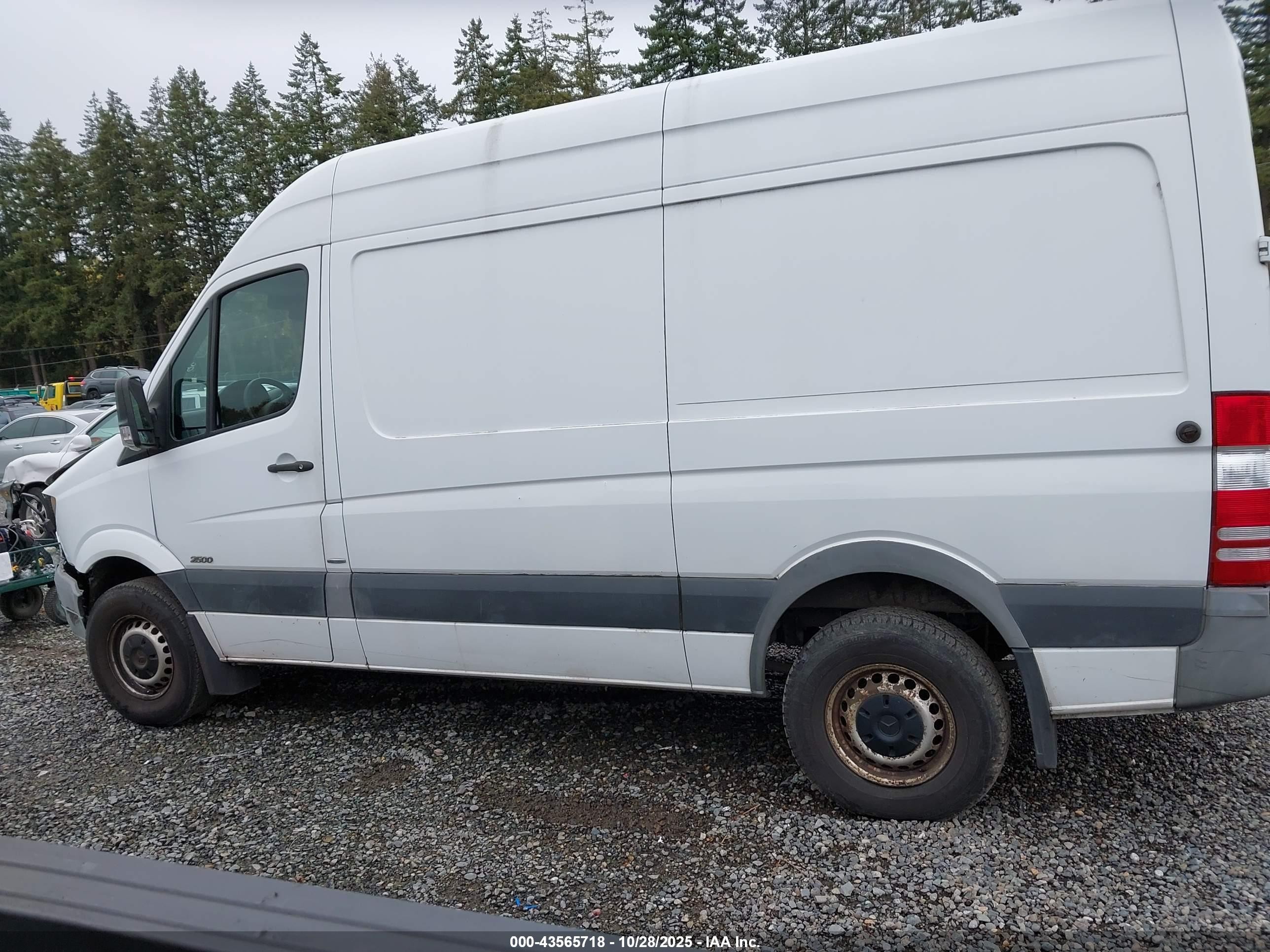 2010 Mercedes-benz Sprinter Van 2500   White vin: WD3PE7CC9A5434950
