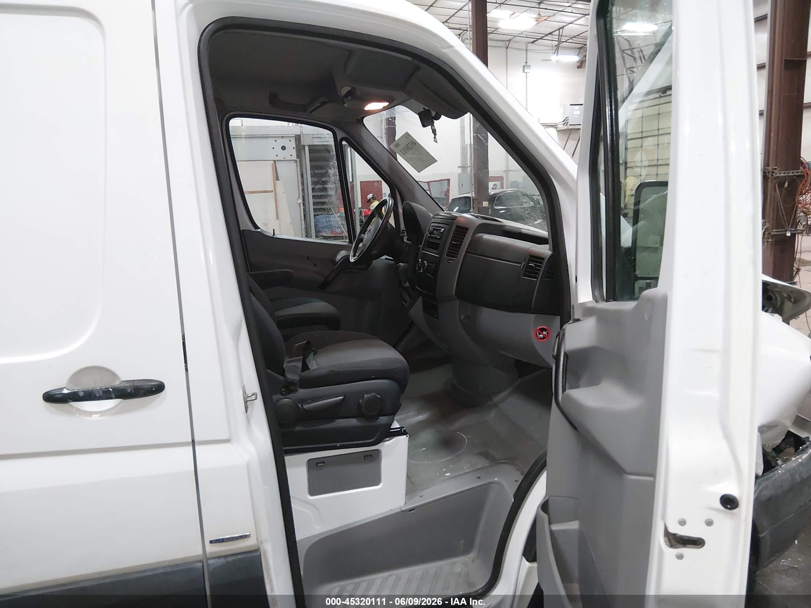 2013 Mercedes-benz Sprinter 2500 Normal Roof White vin: WD3PE7CC9D5738428