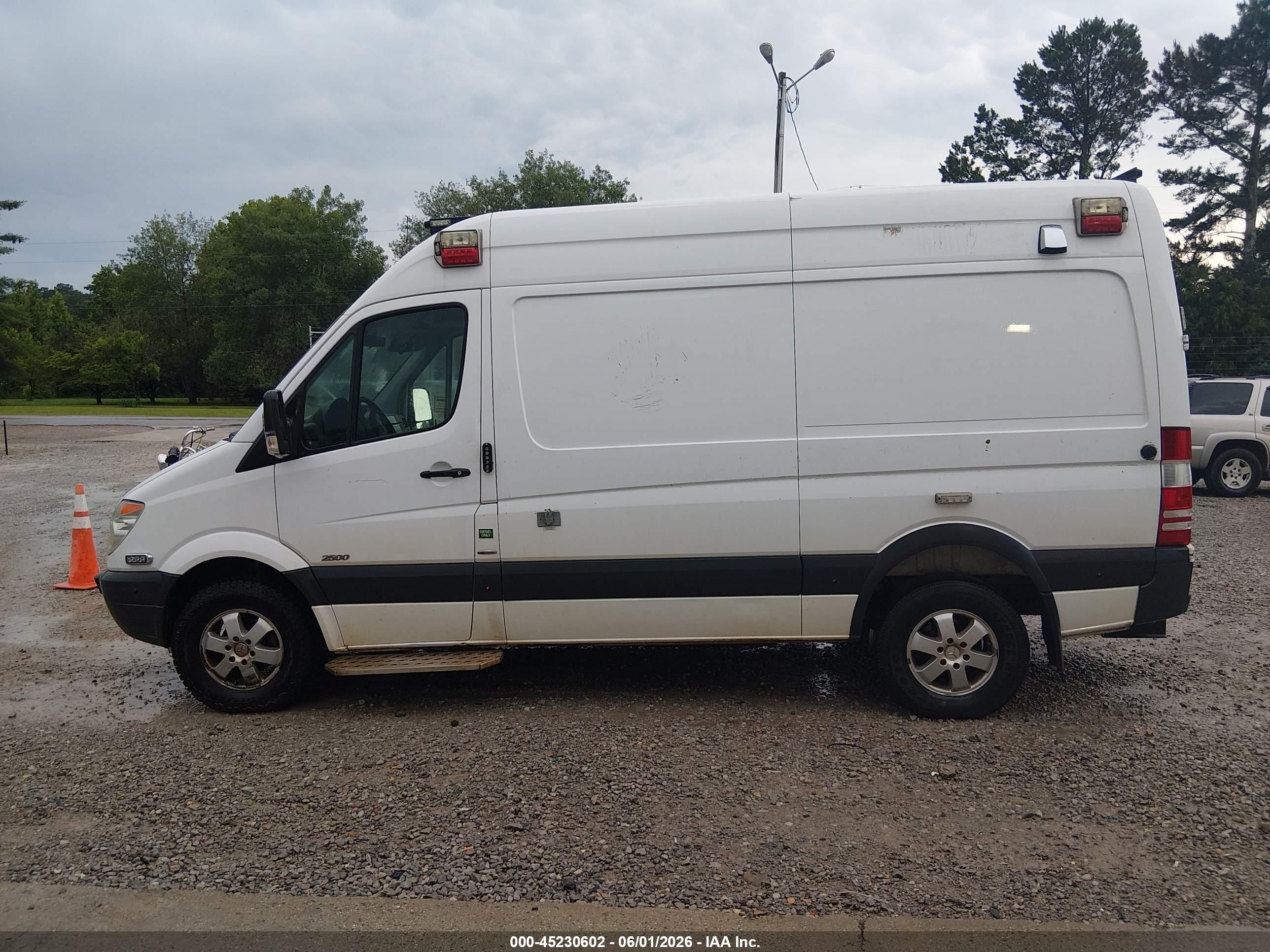 2013 Mercedes-benz Sprinter 2500 Normal Roof Белый vin: WD3PE7CD0D5758818