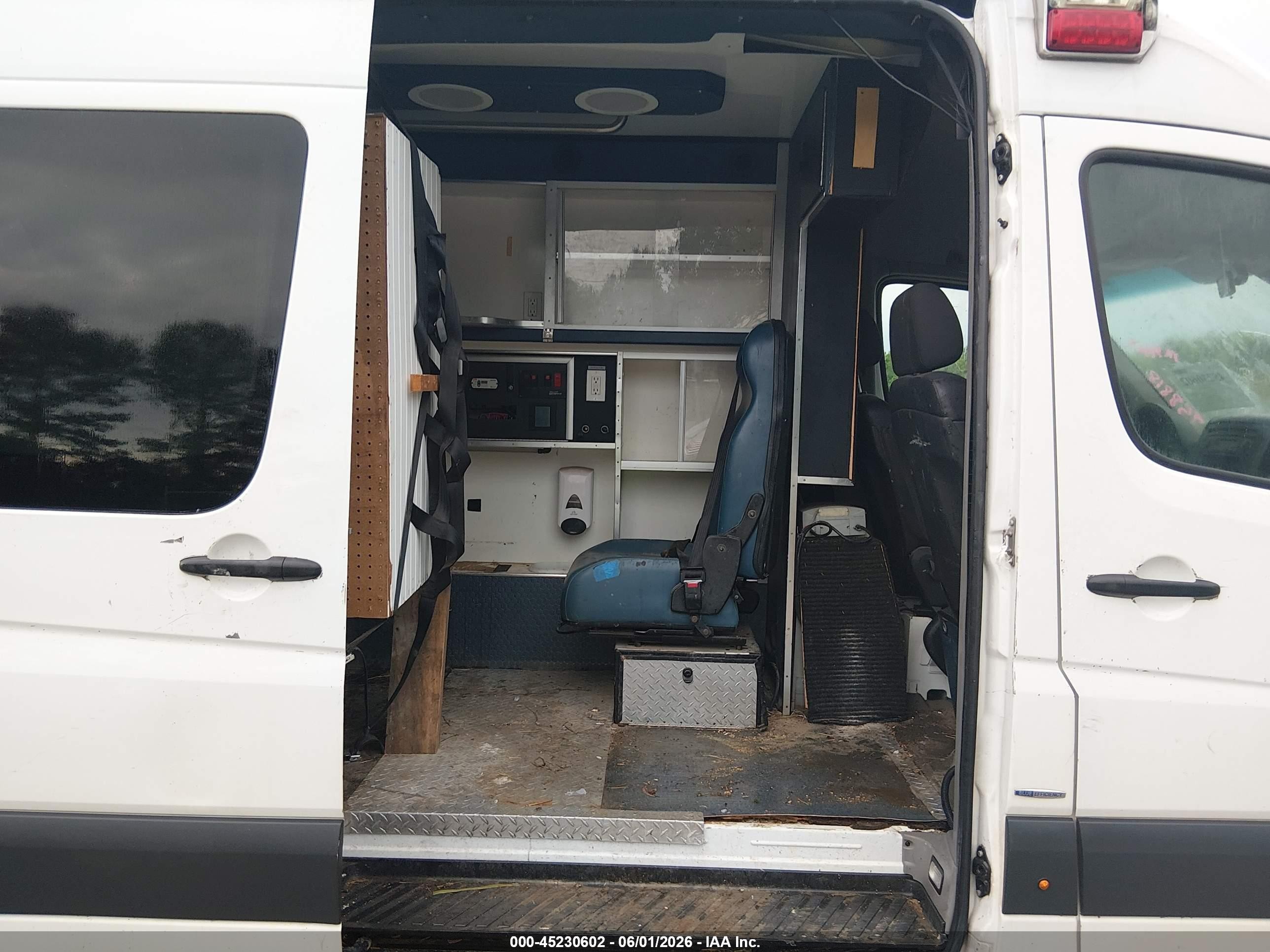 2013 Mercedes-benz Sprinter 2500 Normal Roof Белый vin: WD3PE7CD0D5758818