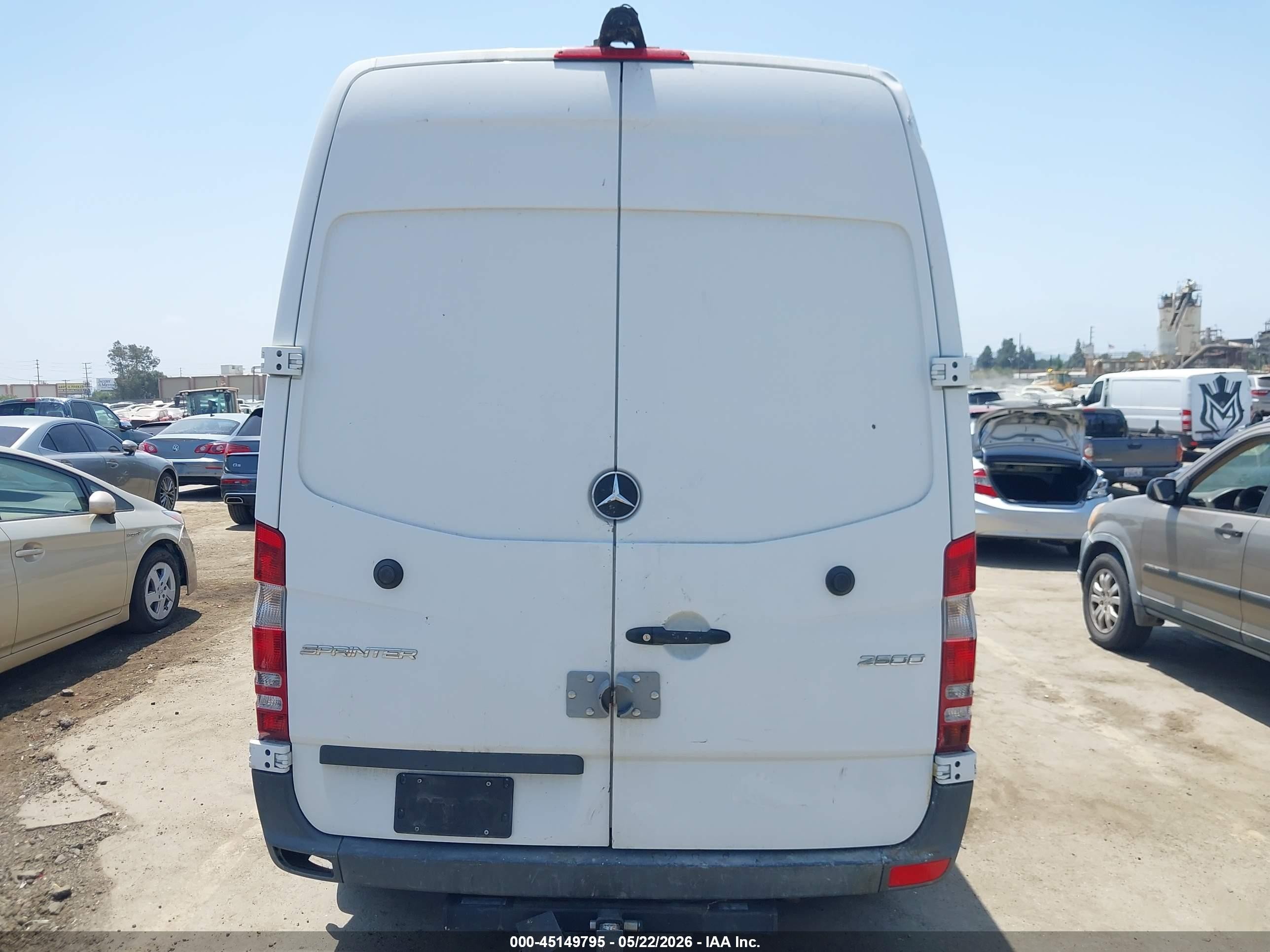 2018 Mercedes-benz Sprinter 2500 Standard Roof V6 Белый vin: WD3PE7CD6JP613508