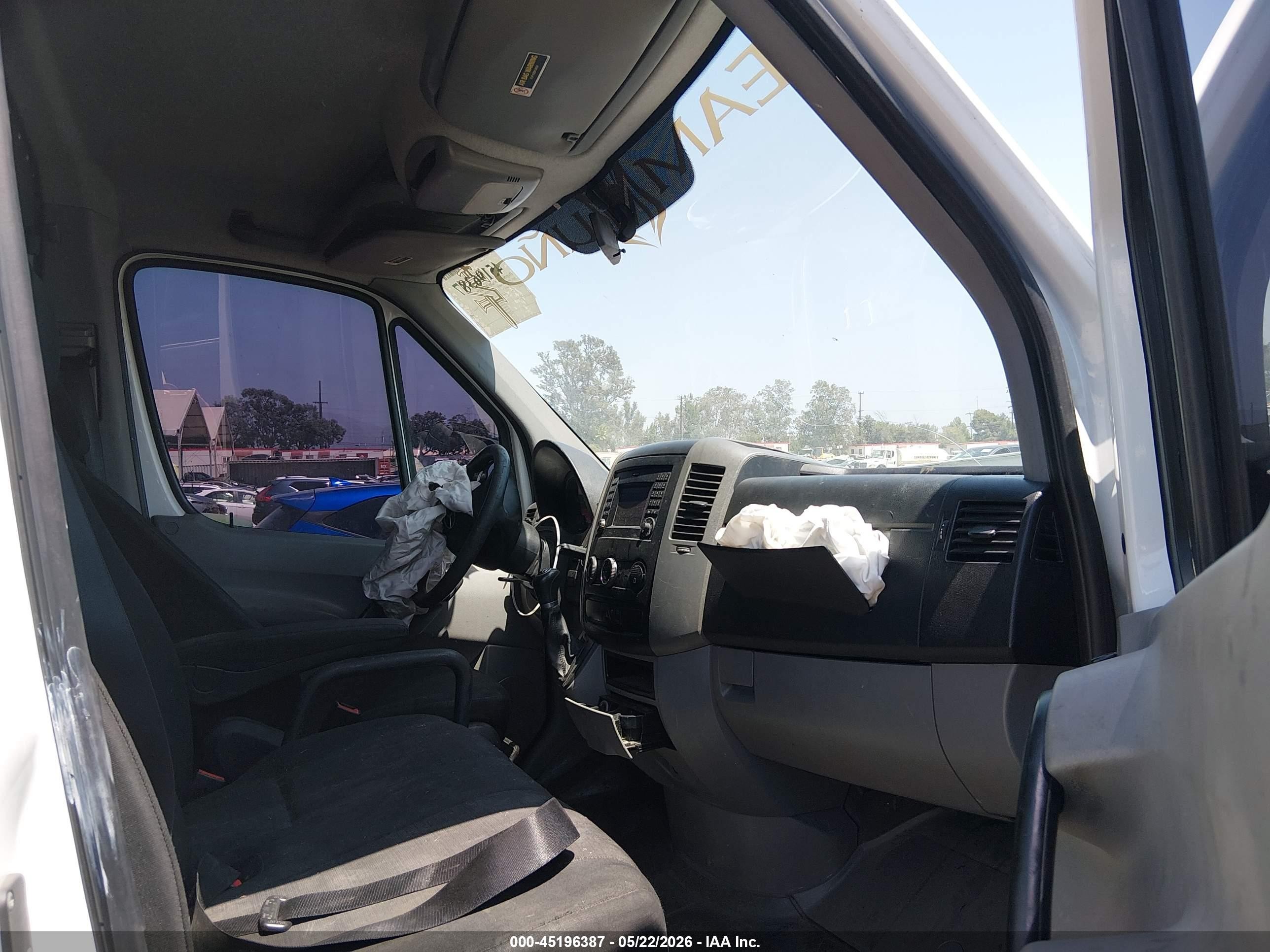 2015 Mercedes-benz Sprinter 2500 Normal Roof Белый vin: WD3PE7DC1FP172819