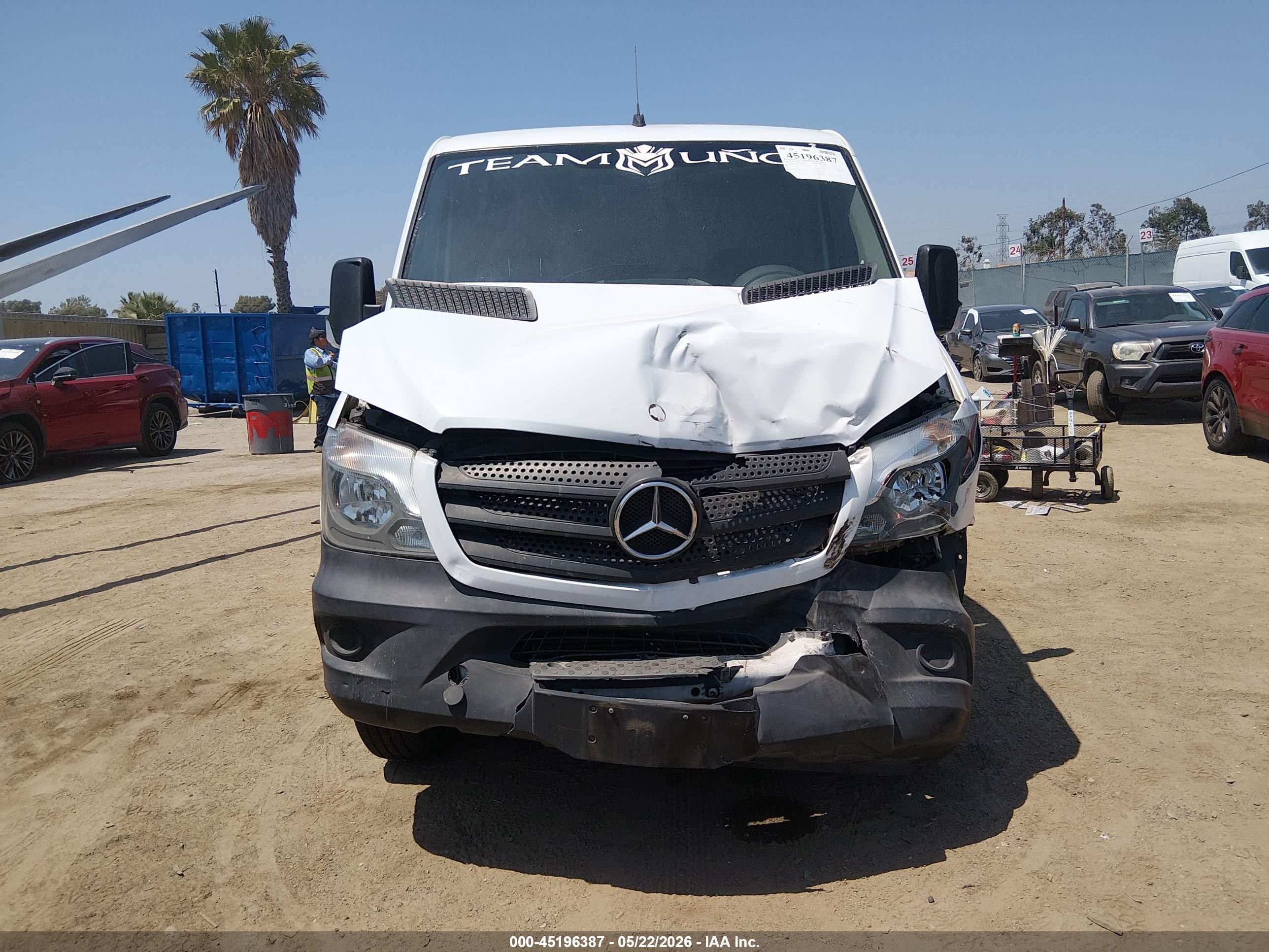 2015 Mercedes-benz Sprinter 2500 Normal Roof Белый vin: WD3PE7DC1FP172819