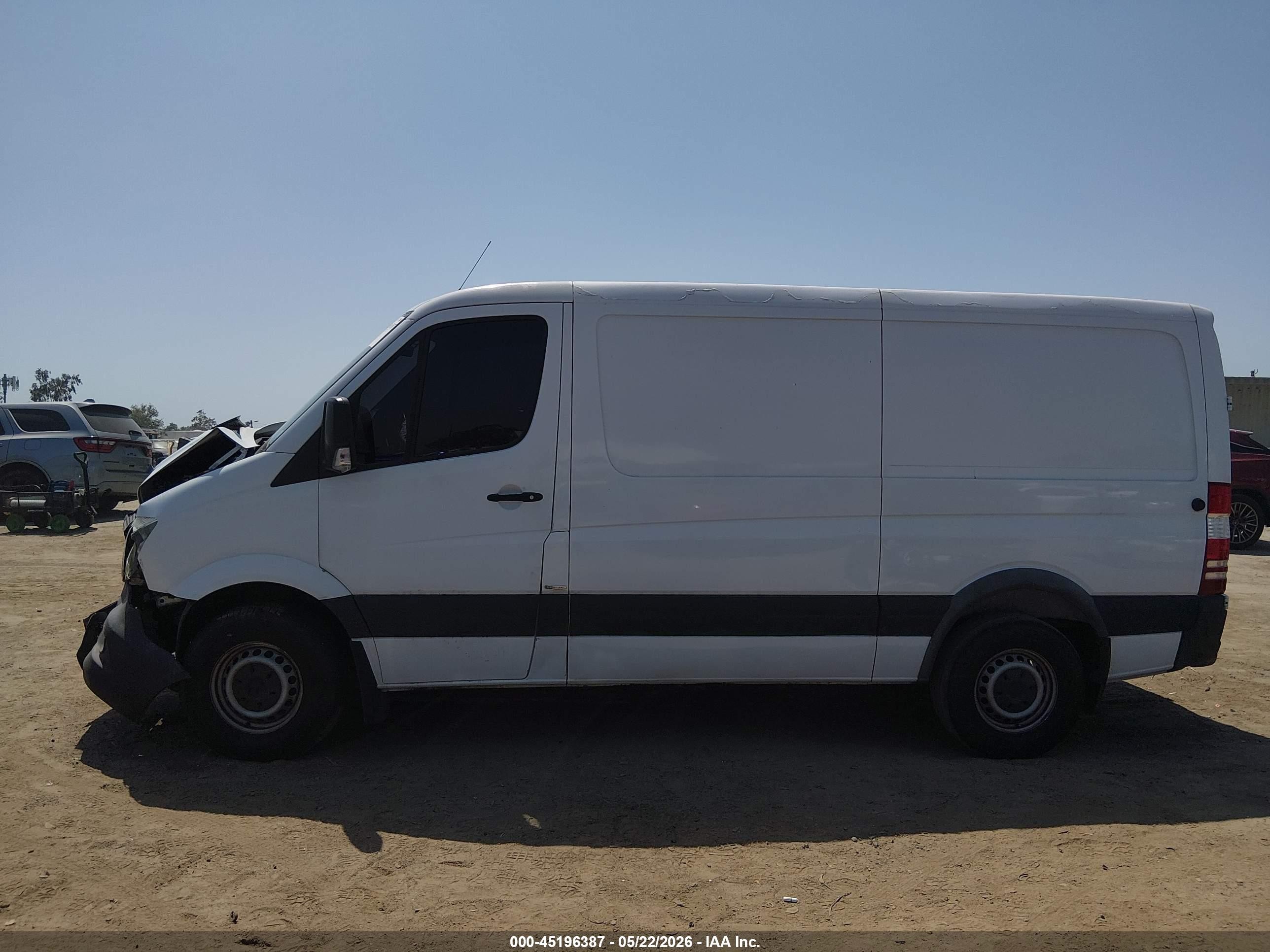 2015 Mercedes-benz Sprinter 2500 Normal Roof Белый vin: WD3PE7DC1FP172819
