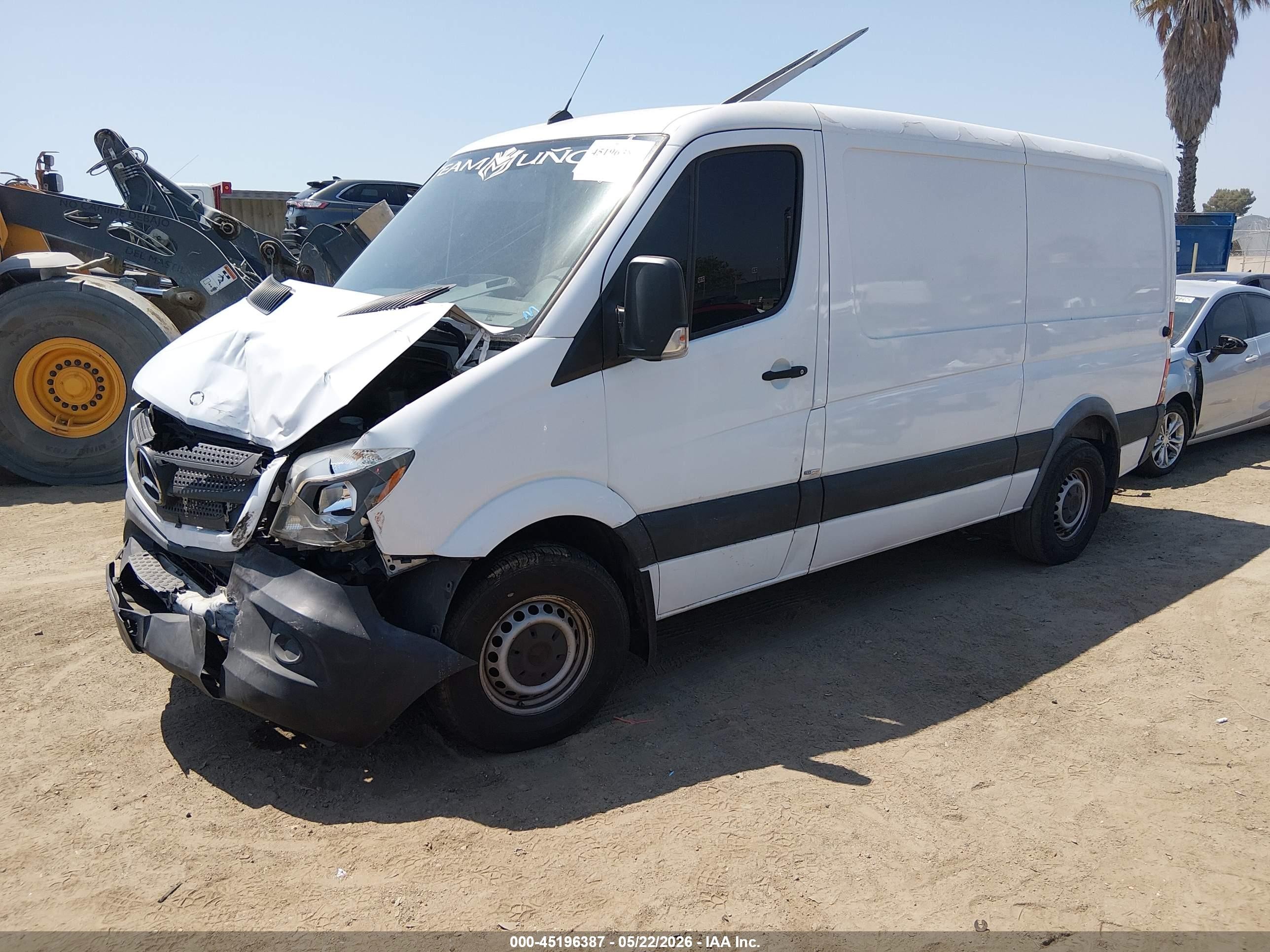2015 Mercedes-benz Sprinter 2500 Normal Roof Белый vin: WD3PE7DC1FP172819