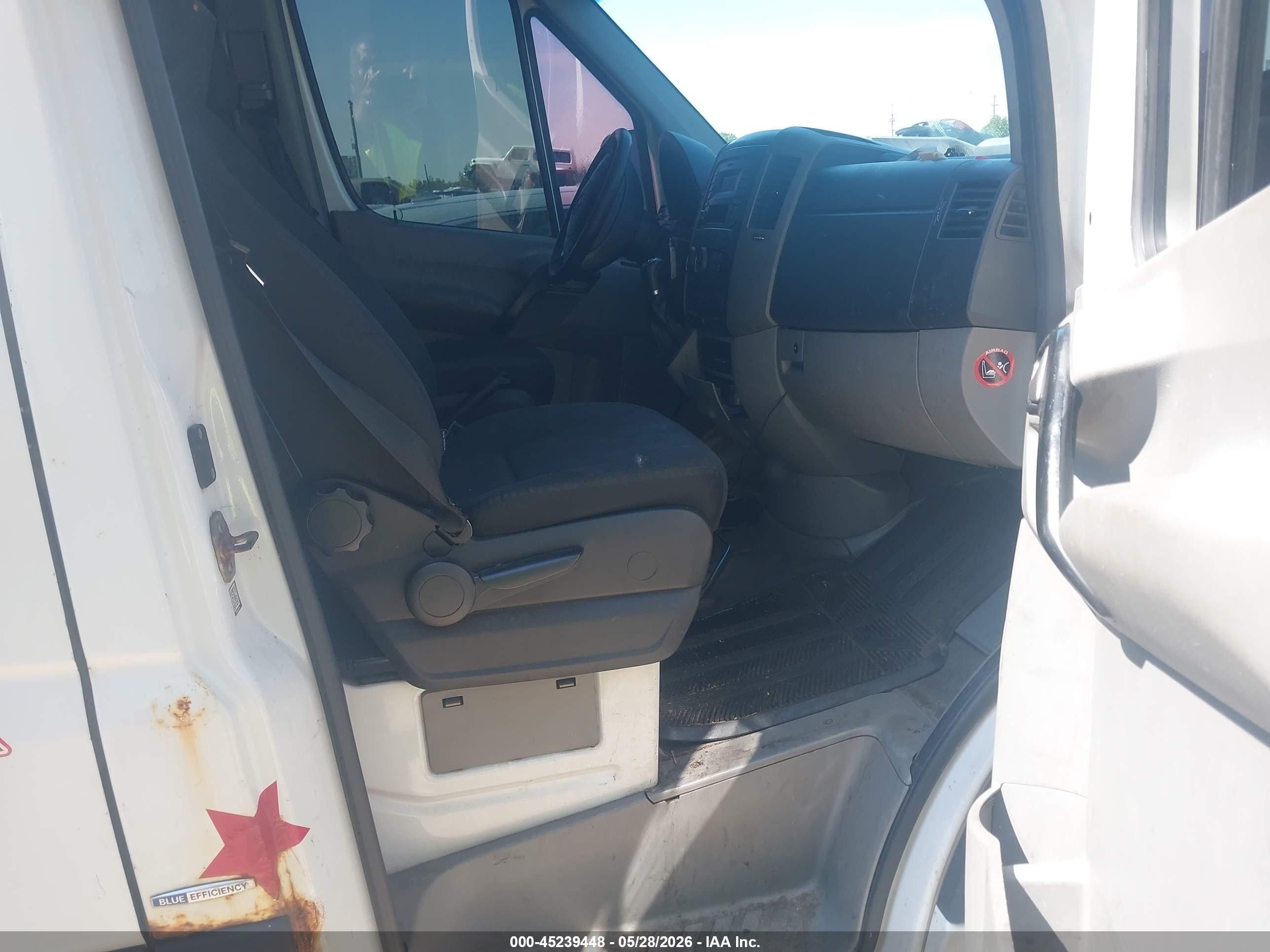 2016 Mercedes-benz Sprinter 2500 Normal Roof Белый vin: WD3PE7DD4GP264467