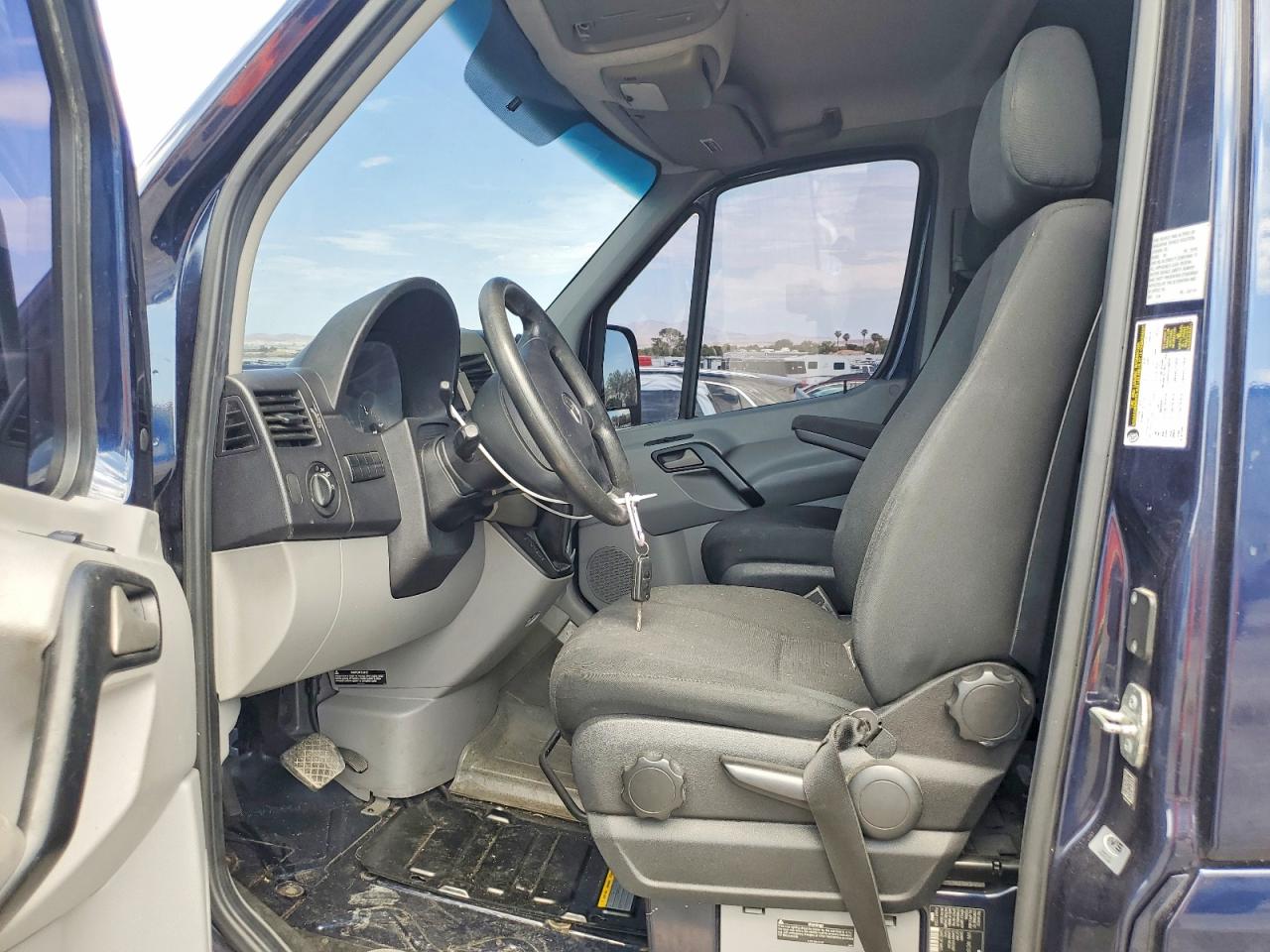 2016 Mercedes-benz Sprinter 2500 Blue vin: WD3PE7DD4GP272892