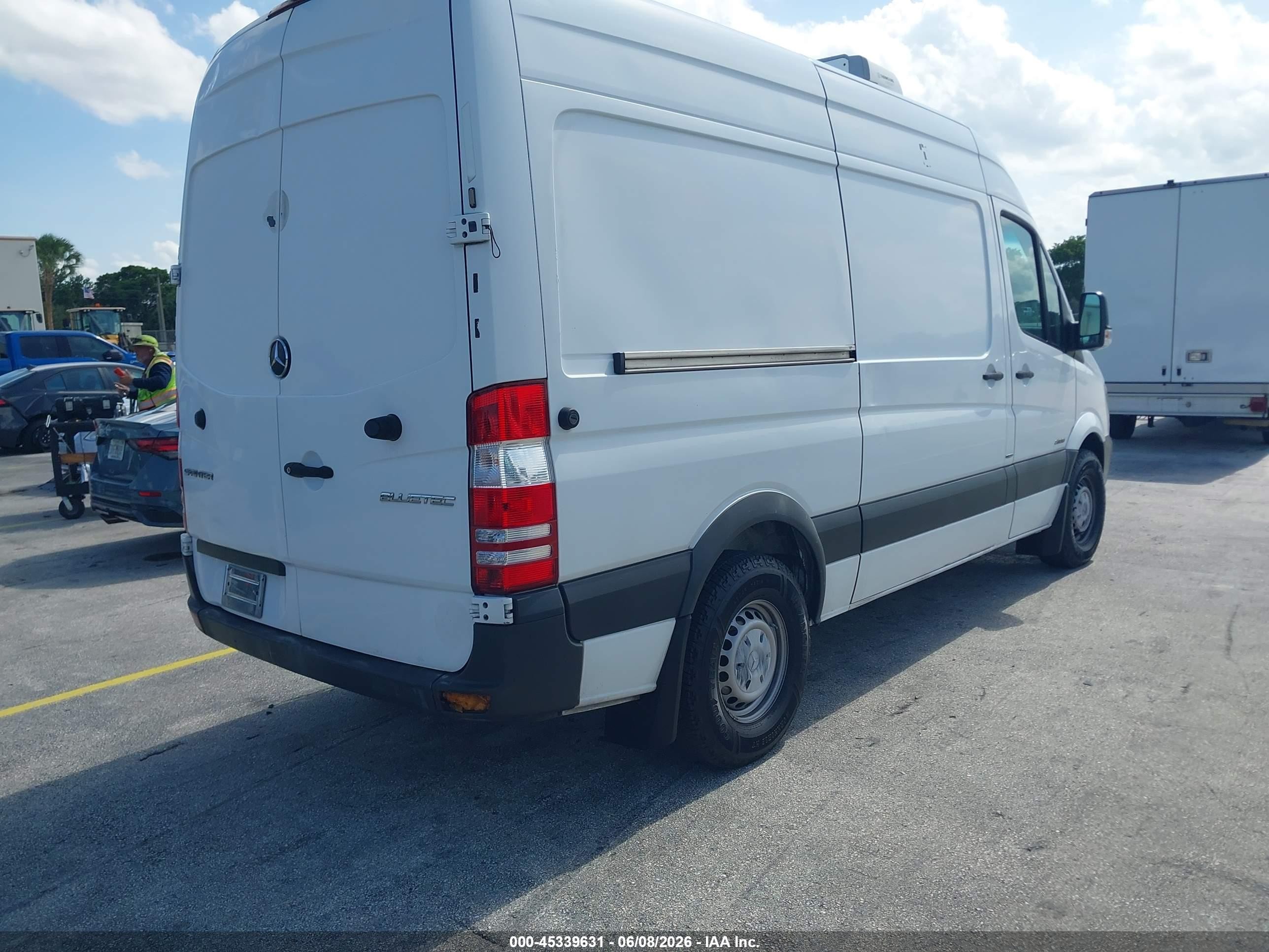 2016 Mercedes-benz Sprinter 2500 Normal Roof White vin: WD3PE7DD9GP177857