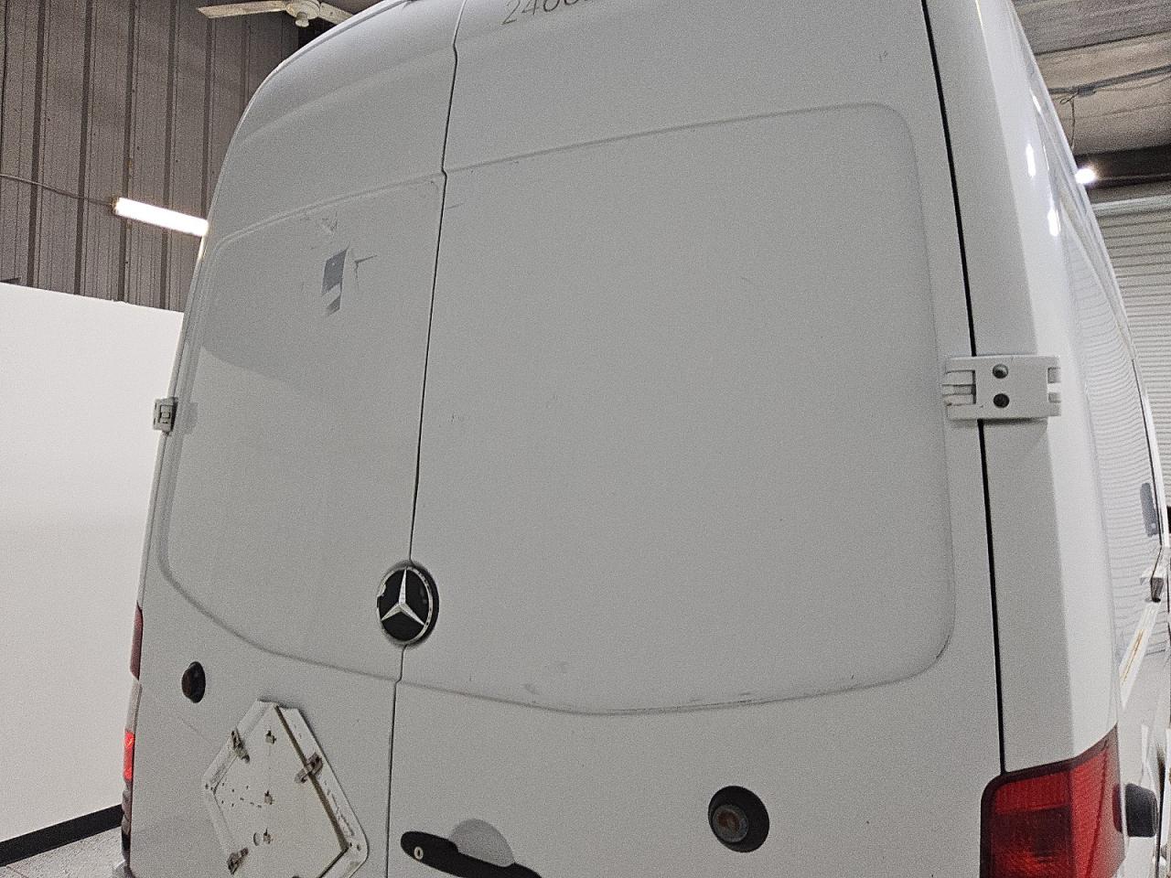 2012 Mercedes-benz Sprinter 2500 White vin: WD3PE8CB3C5612268 Damage: Right Rear Cargo Door, Heavy Scratch, 1/2 To 1 Inch