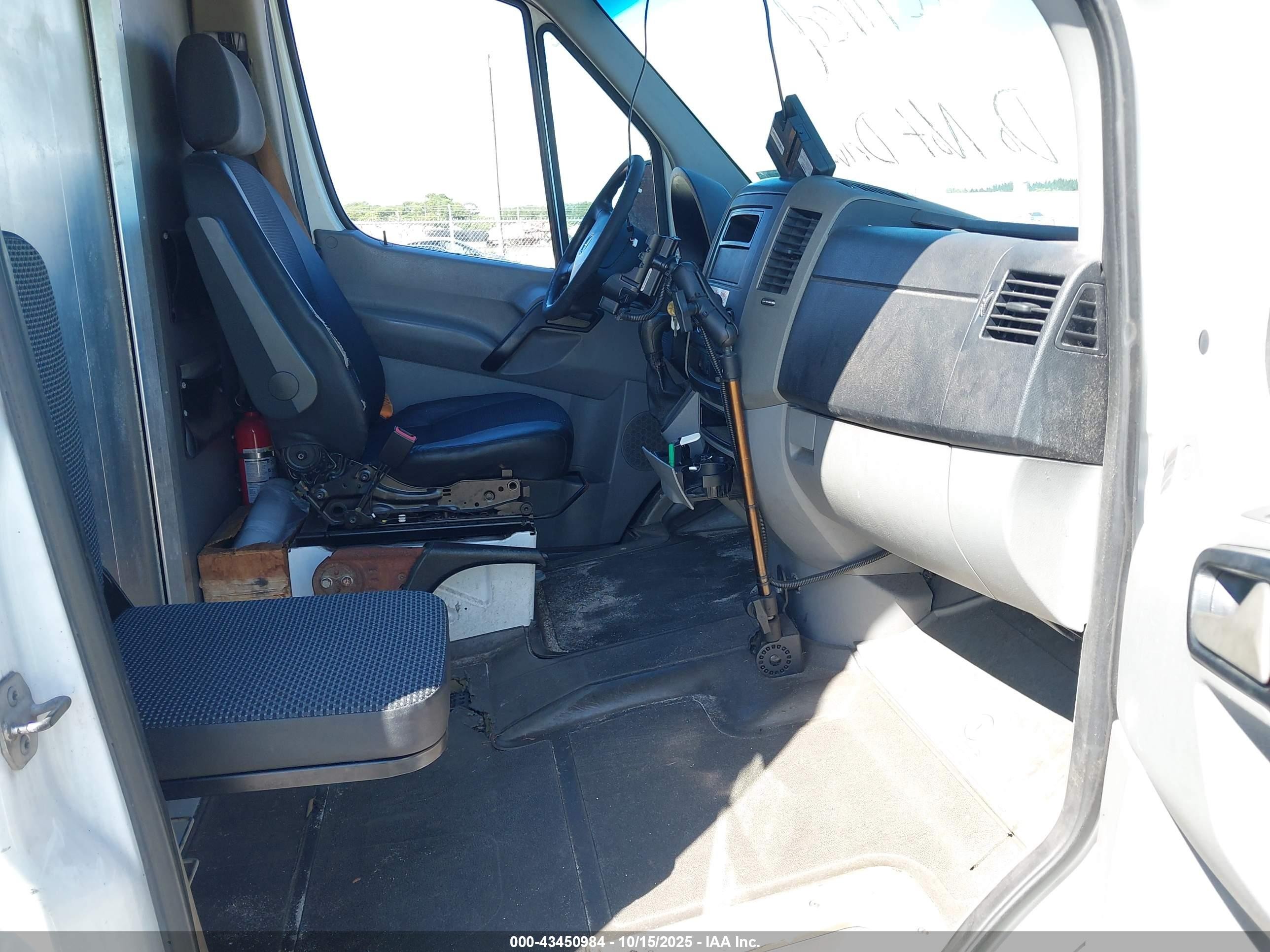 2011 Mercedes-benz Sprinter 2500 High Roof White vin: WD3PE8CB4B5560308