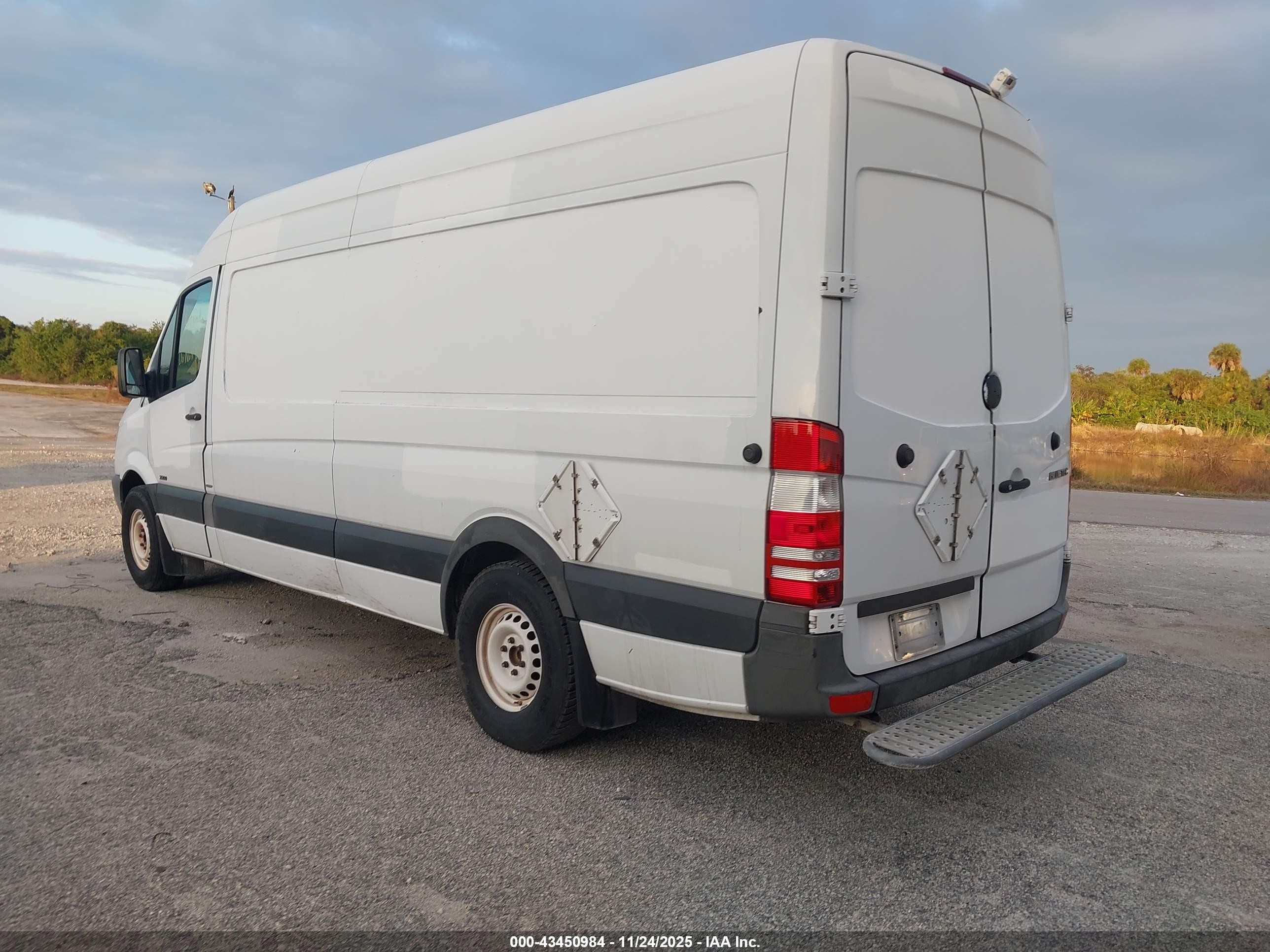2011 Mercedes-benz Sprinter 2500 High Roof White vin: WD3PE8CB4B5560308