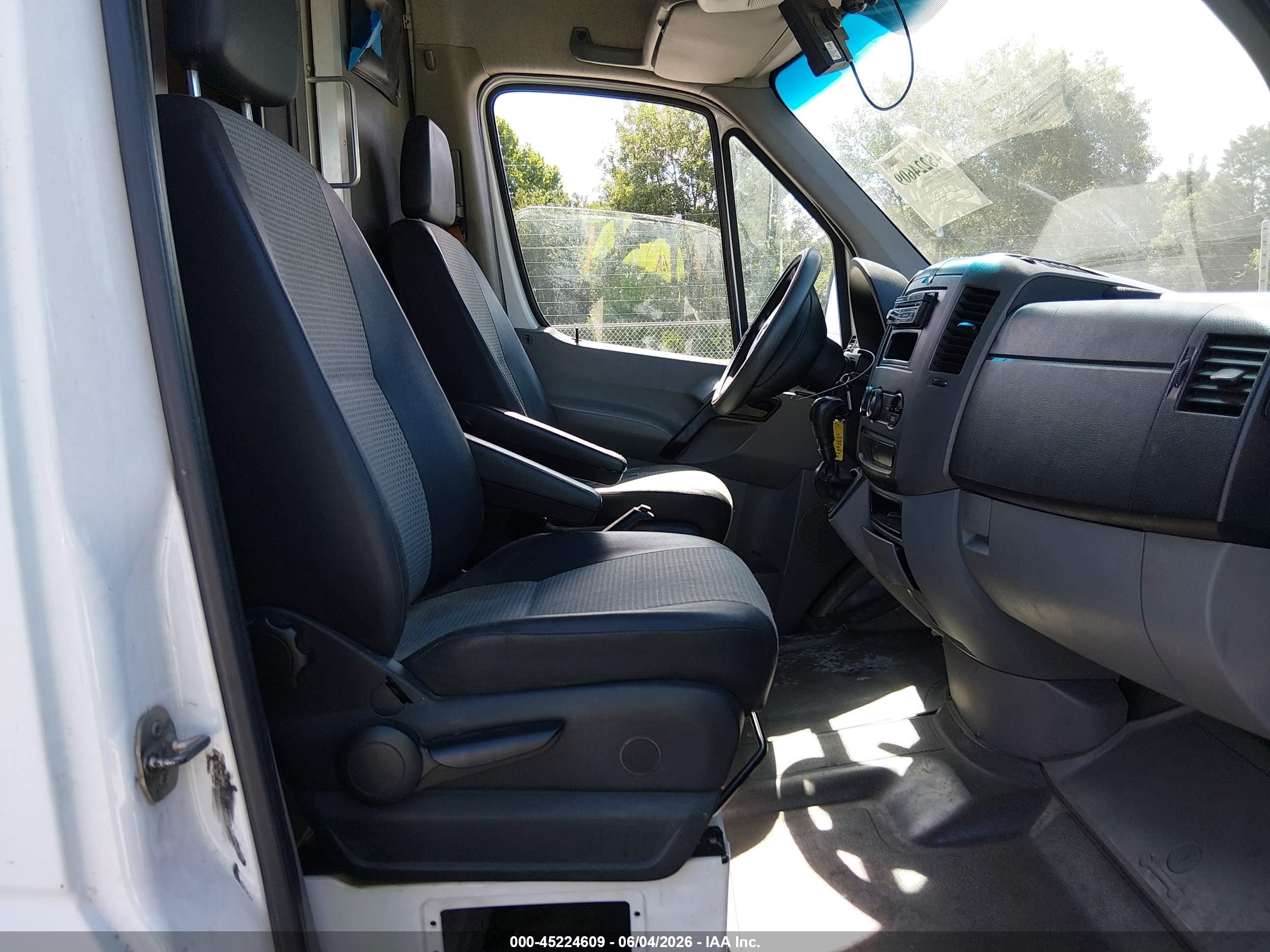 2011 Mercedes-benz Sprinter 2500 High Roof White vin: WD3PE8CB9B5600530