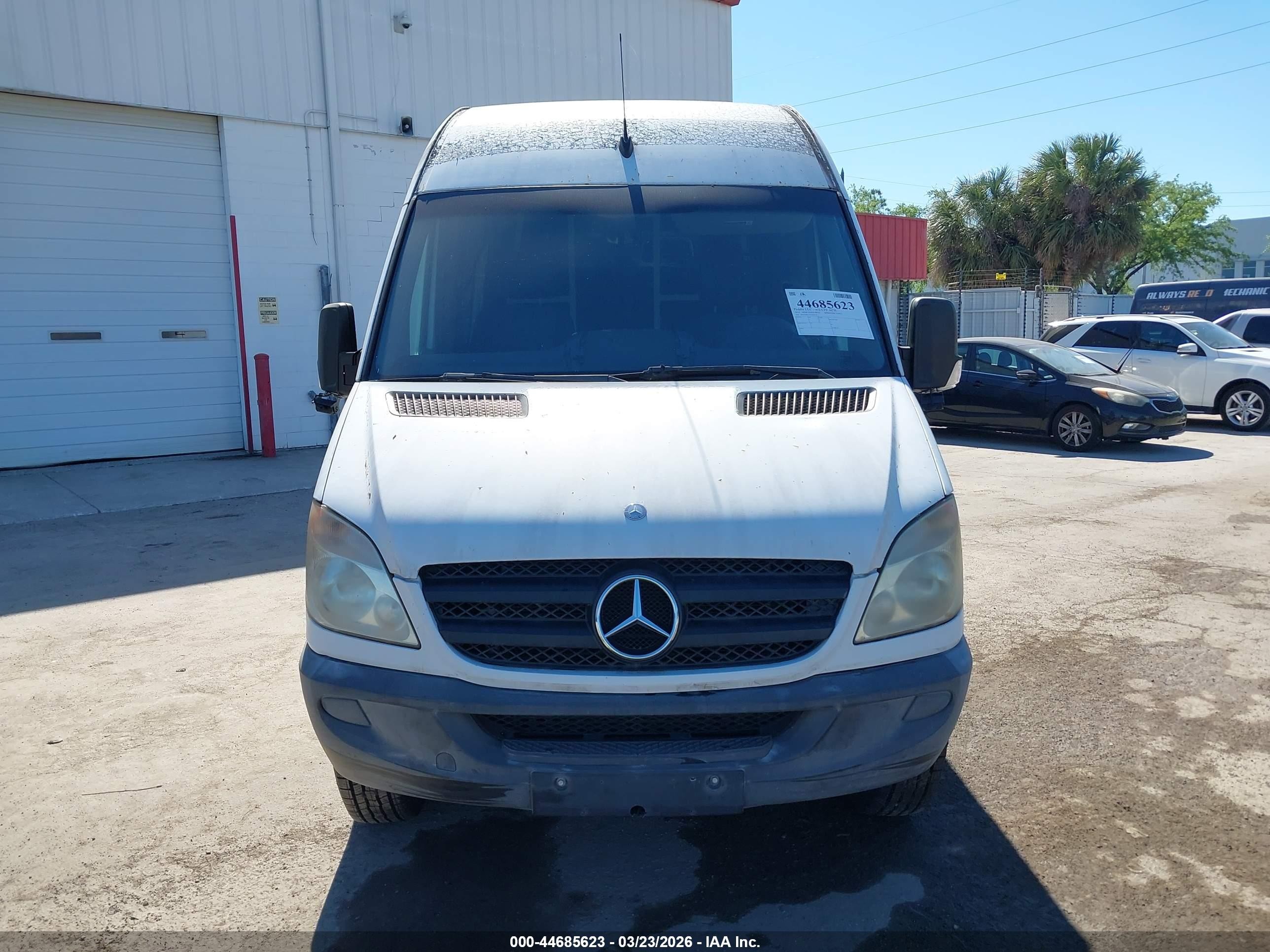 2010 Mercedes-benz Sprinter Van 2500 High Roof Белый vin: WD3PE8CC0A5424118