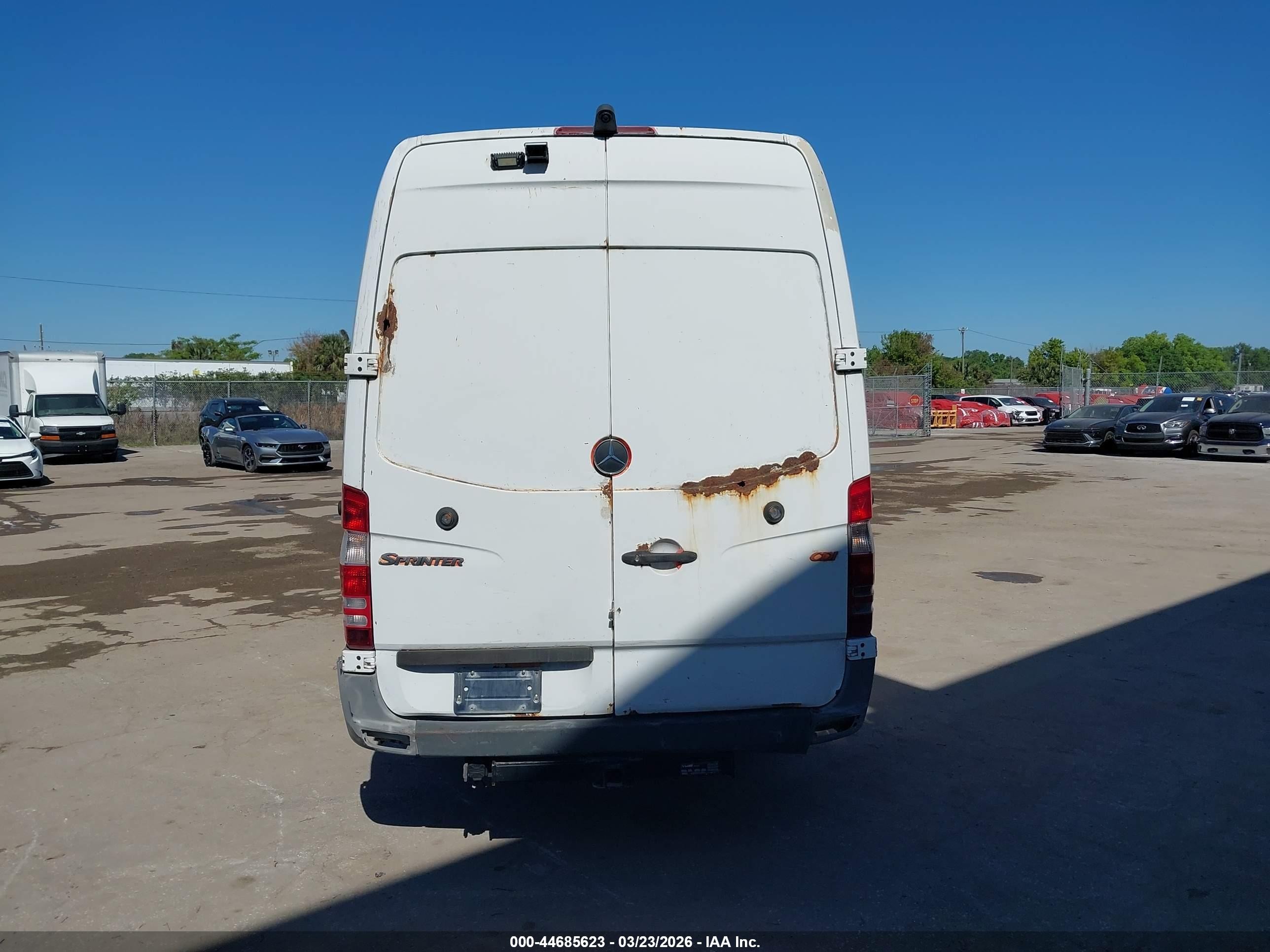 2010 Mercedes-benz Sprinter Van 2500 High Roof Белый vin: WD3PE8CC0A5424118