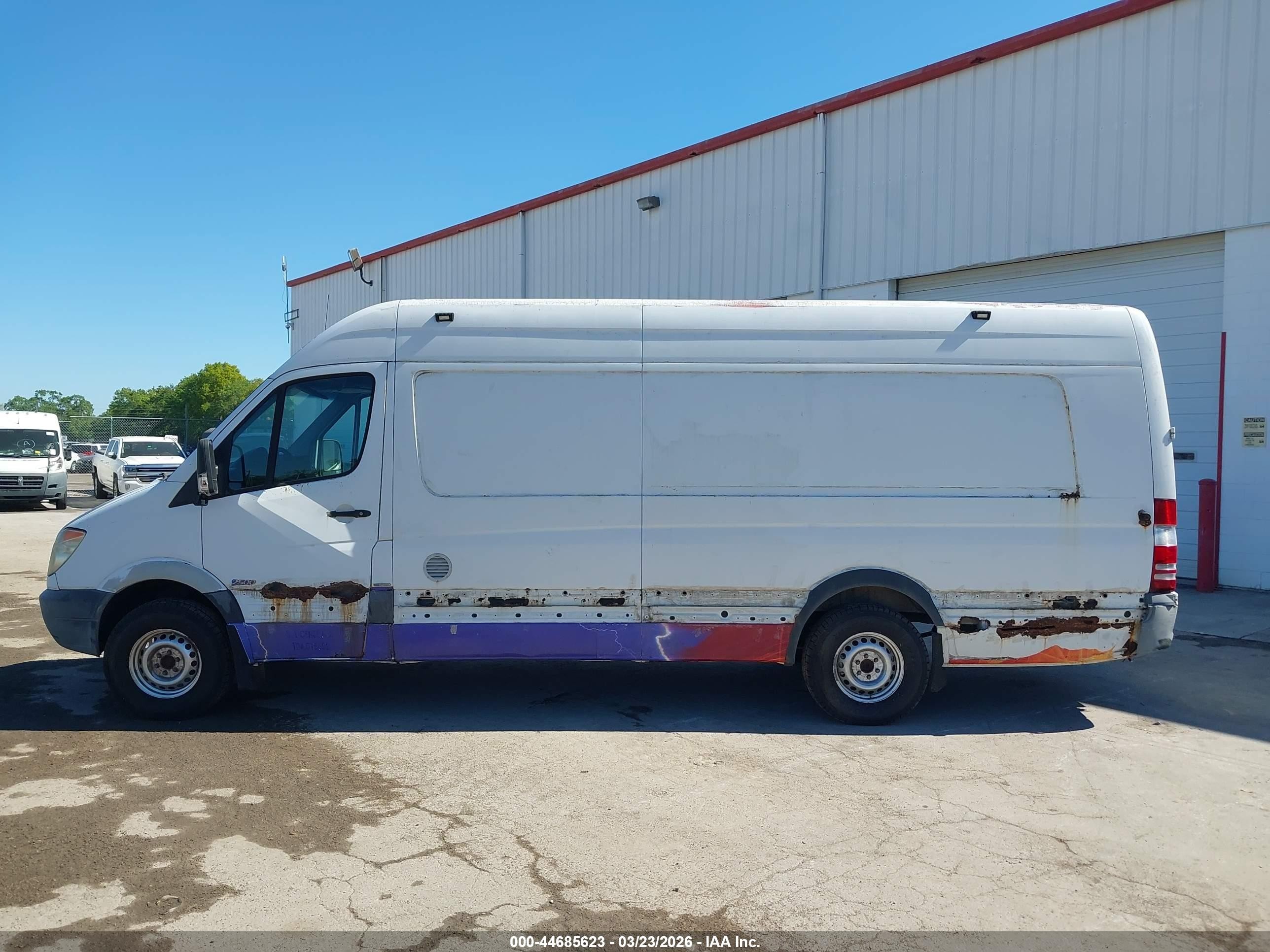 2010 Mercedes-benz Sprinter Van 2500 High Roof Белый vin: WD3PE8CC0A5424118