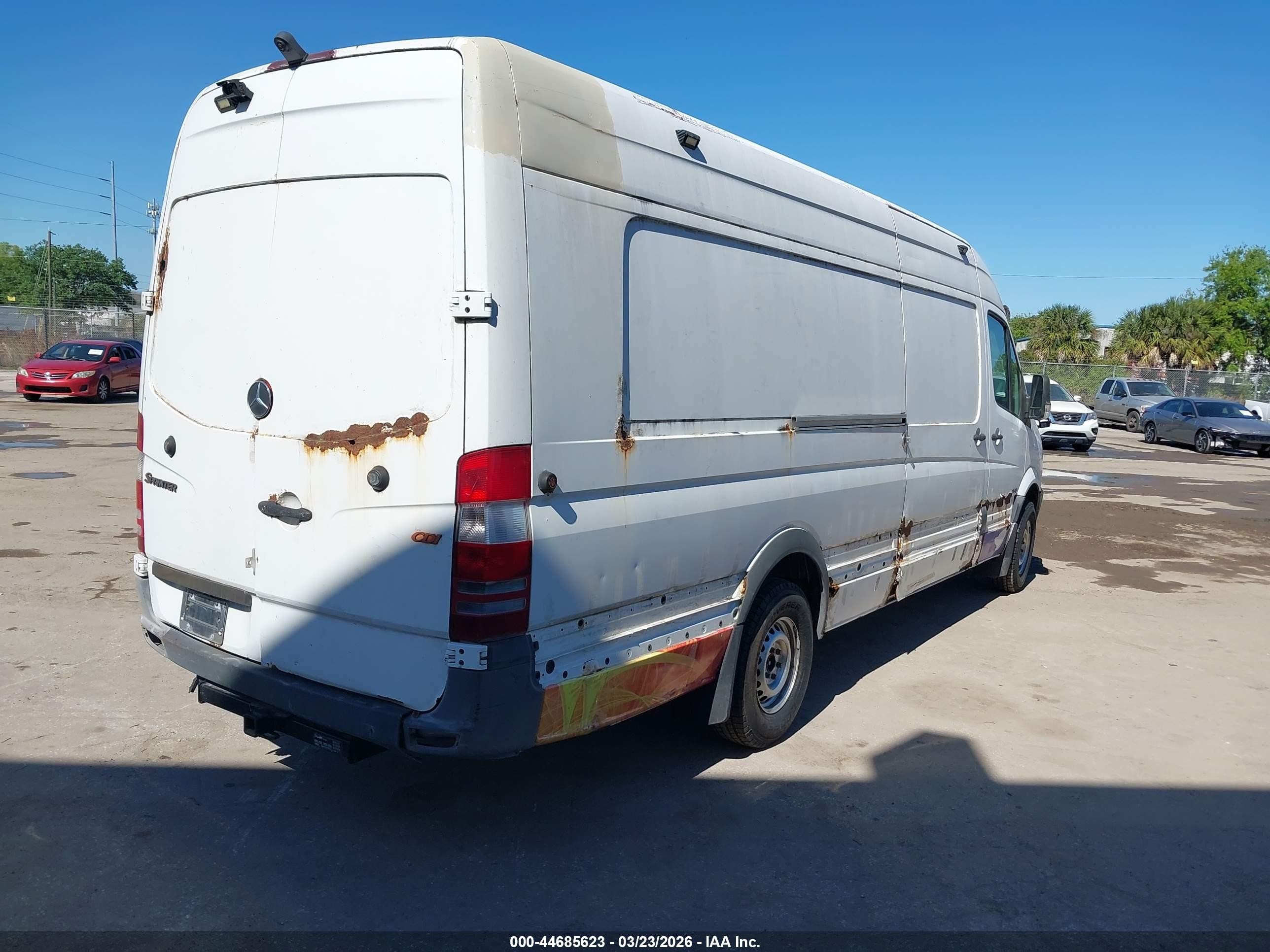 2010 Mercedes-benz Sprinter Van 2500 High Roof Белый vin: WD3PE8CC0A5424118