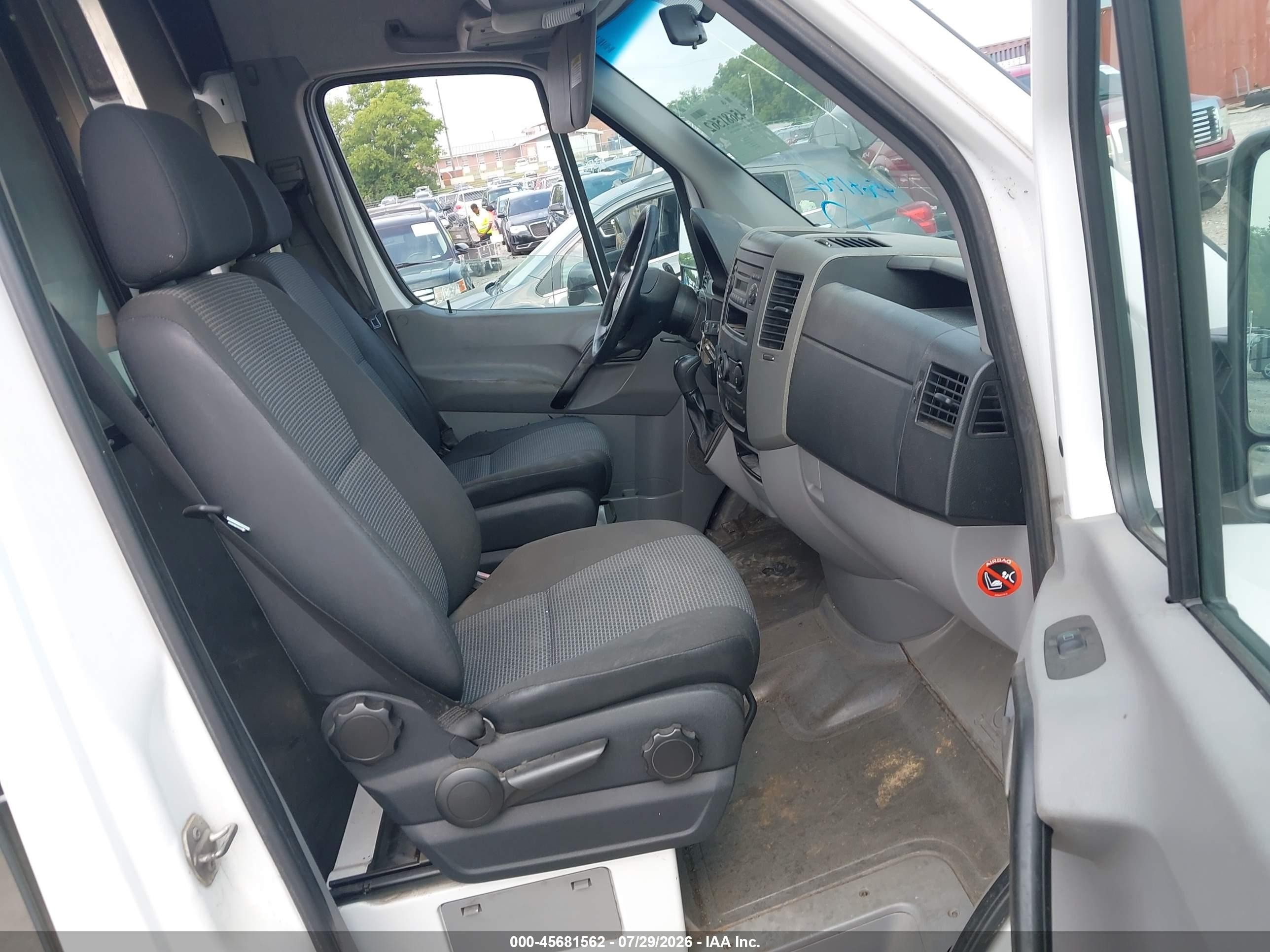 2013 Mercedes-benz Sprinter 2500 High Roof White vin: WD3PE8CC0D5767130