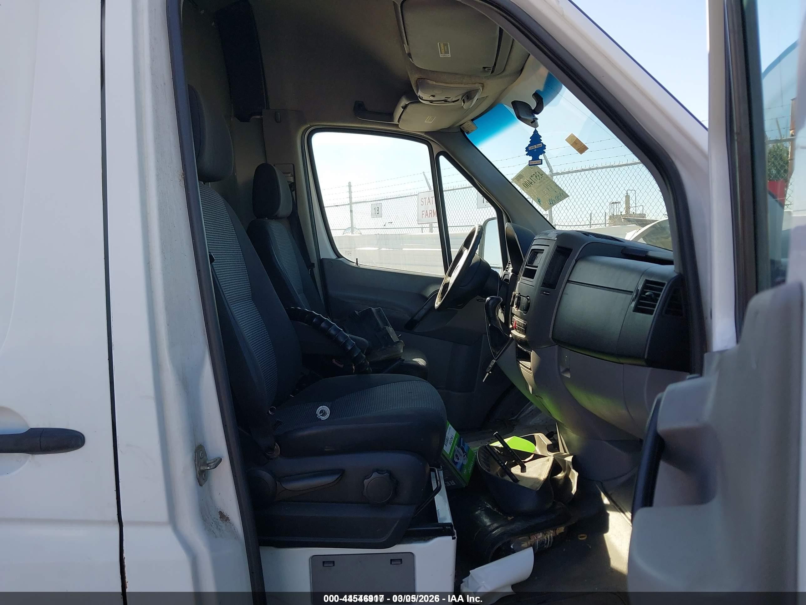 2010 Mercedes-benz Sprinter Van 2500 High Roof White vin: WD3PE8CC8A5463412