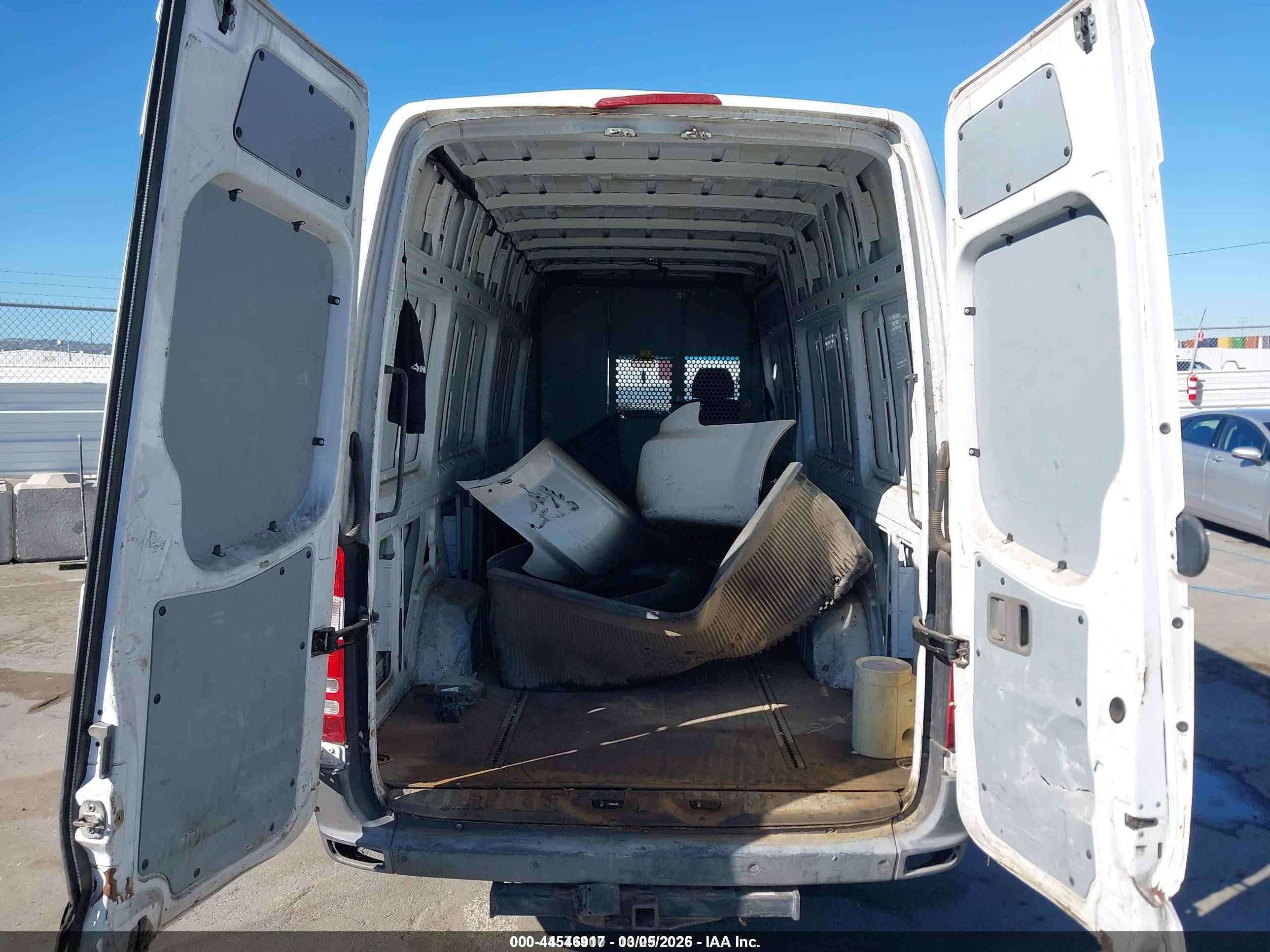 2010 Mercedes-benz Sprinter Van 2500 High Roof White vin: WD3PE8CC8A5463412