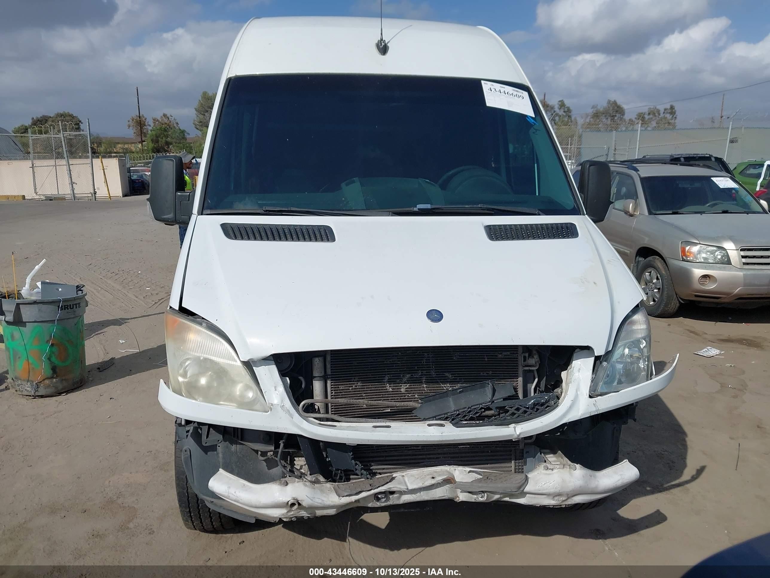 2010 Mercedes-benz Sprinter Van 2500 High Roof White vin: WD3PE8CCXA5483385