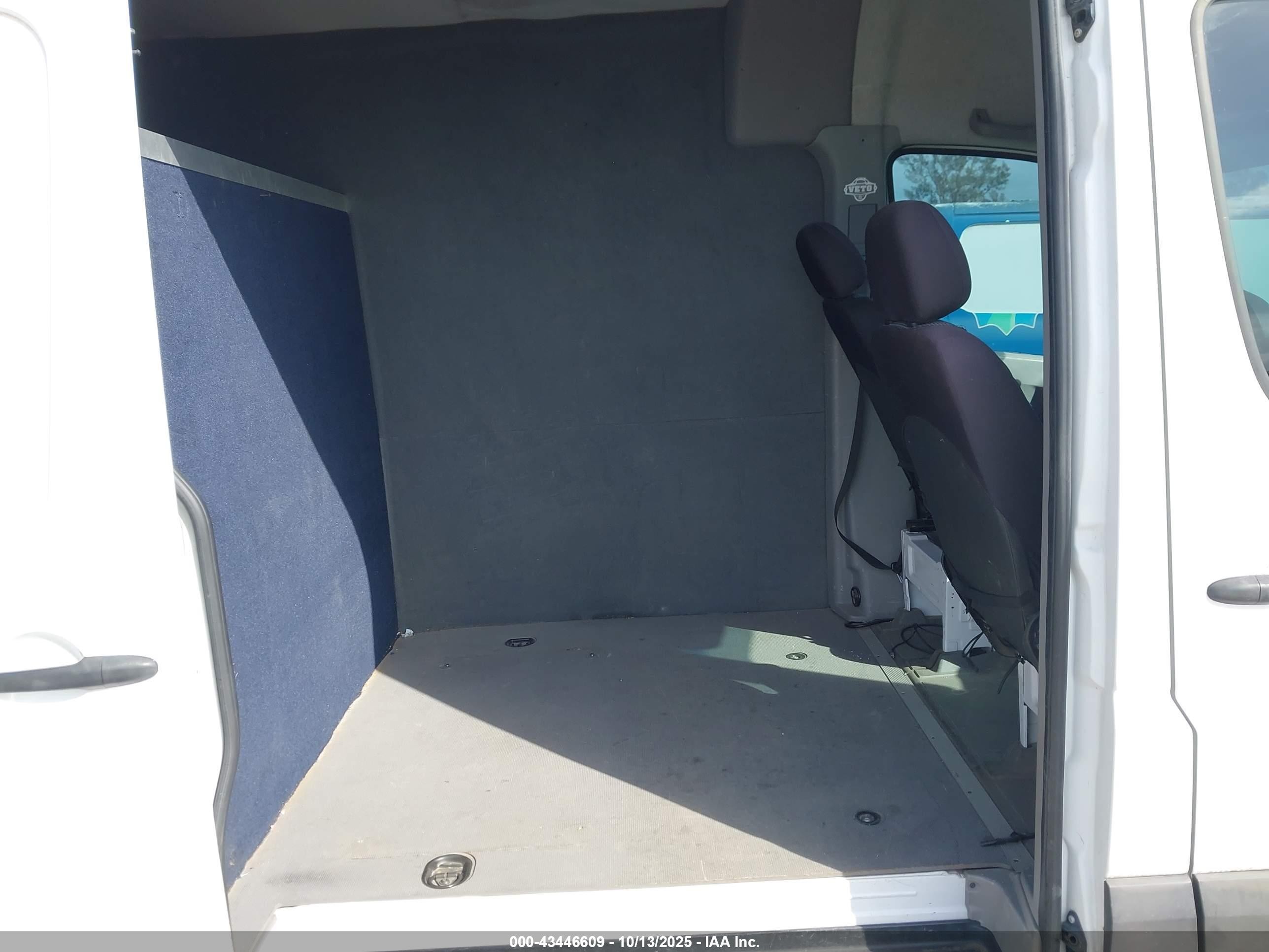 2010 Mercedes-benz Sprinter Van 2500 High Roof White vin: WD3PE8CCXA5483385