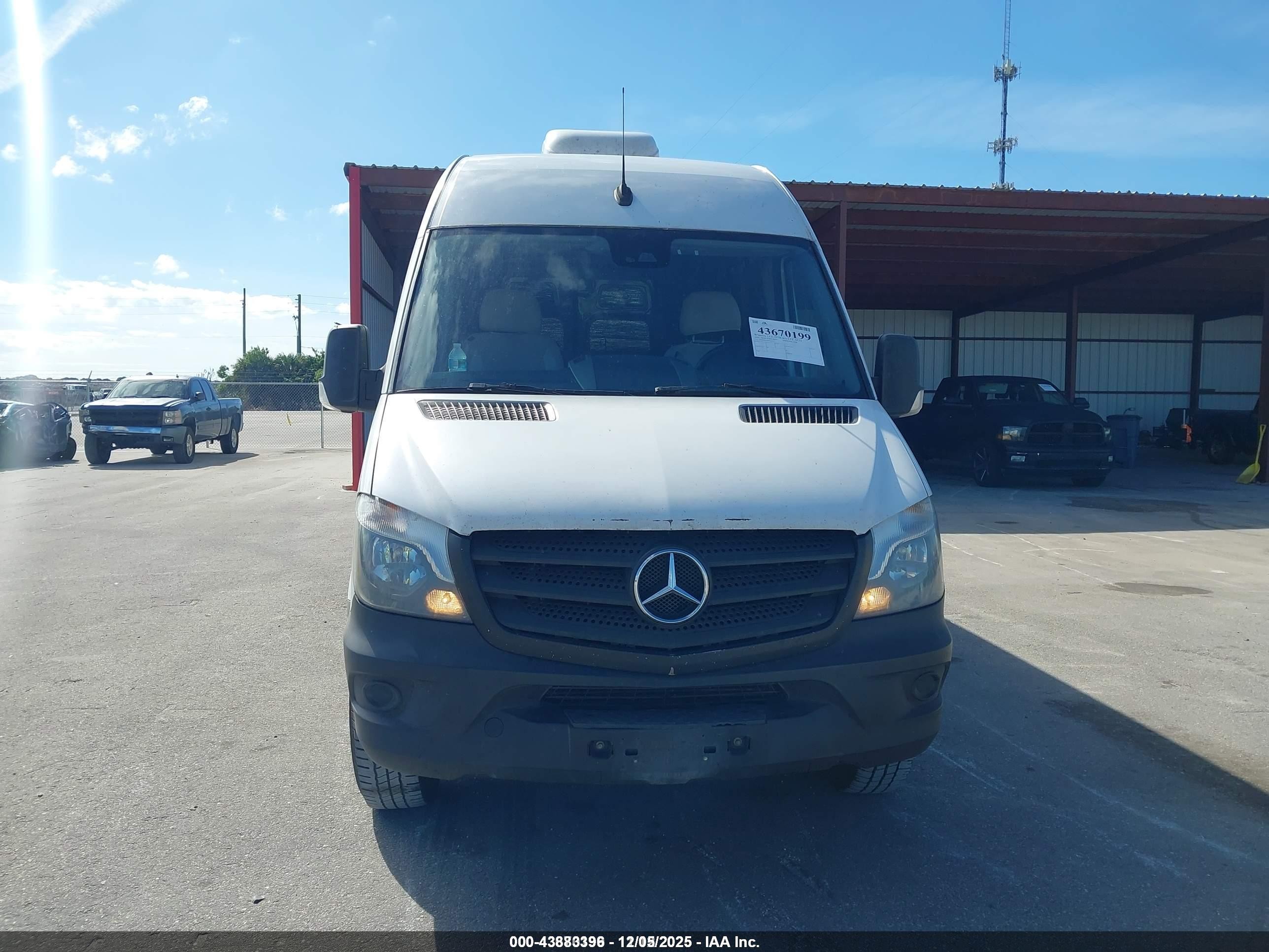2018 Mercedes-benz Sprinter 2500 High Roof V6 White vin: WD3PE8CD1JP597224