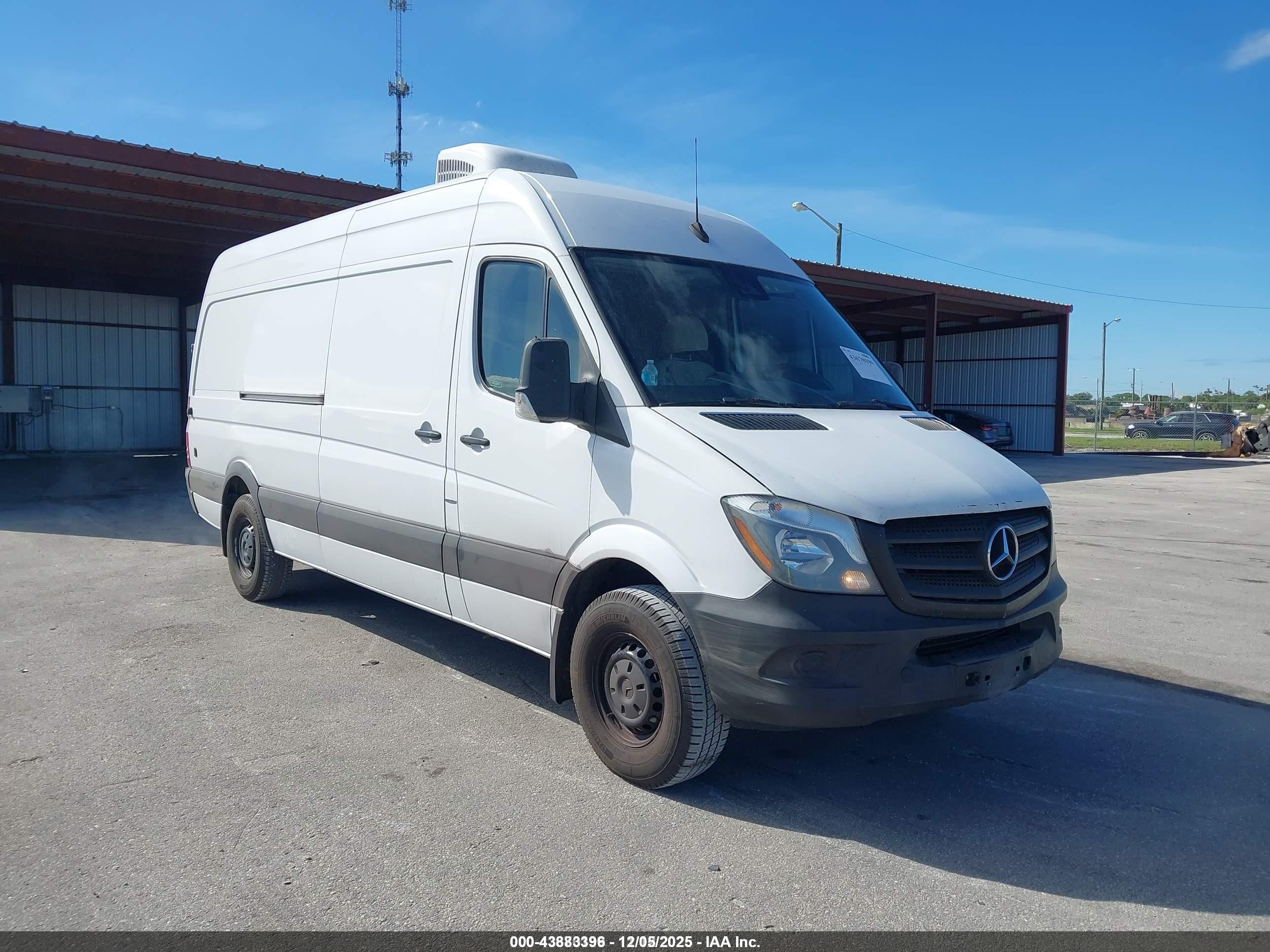 2018 Mercedes-benz Sprinter 2500 High Roof V6 White vin: WD3PE8CD1JP597224
