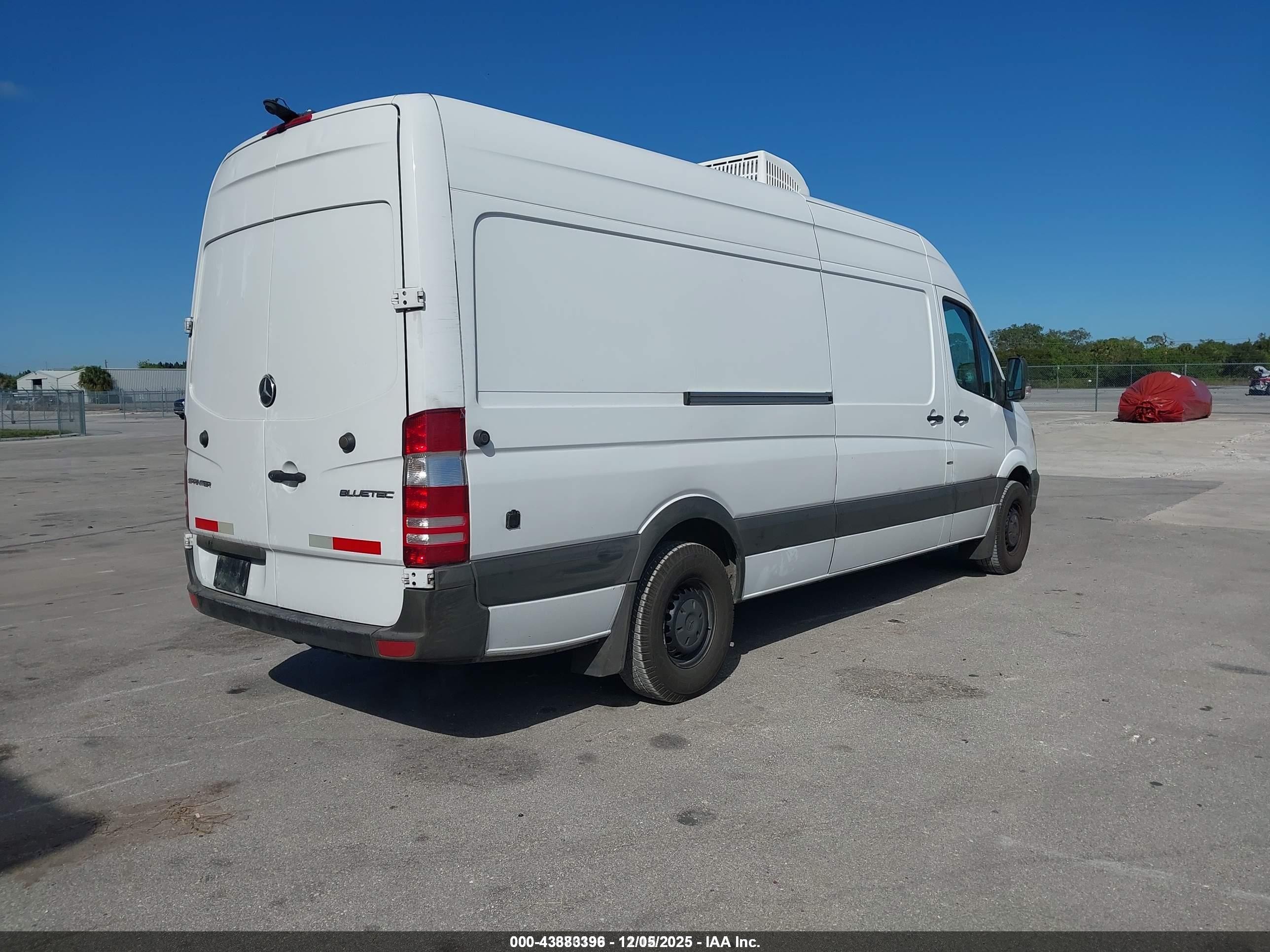 2018 Mercedes-benz Sprinter 2500 High Roof V6 White vin: WD3PE8CD1JP597224