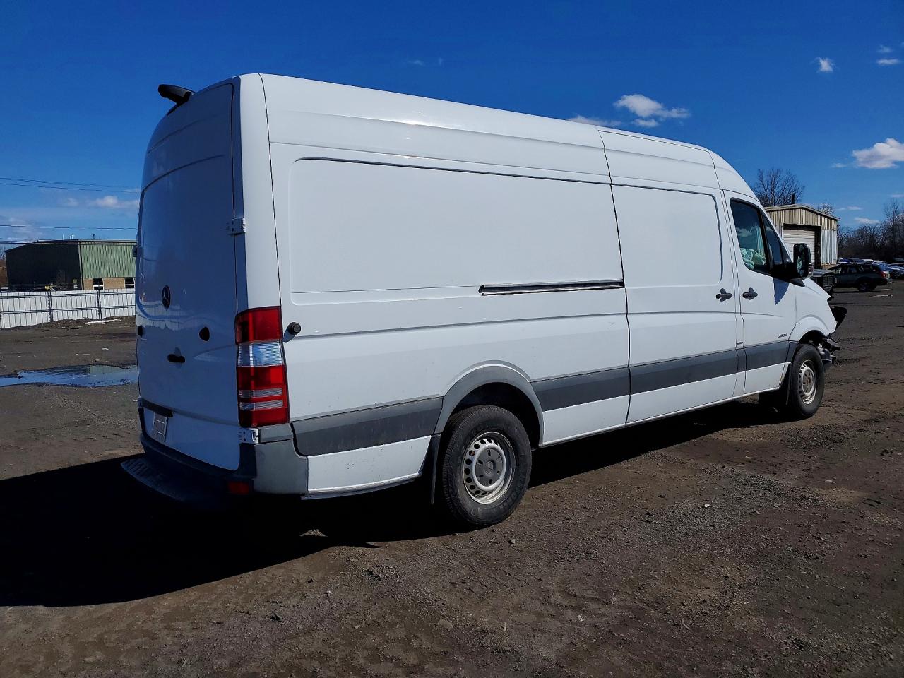 2015 Mercedes-benz Sprinter 2500 White vin: WD3PE8DC1FP139177