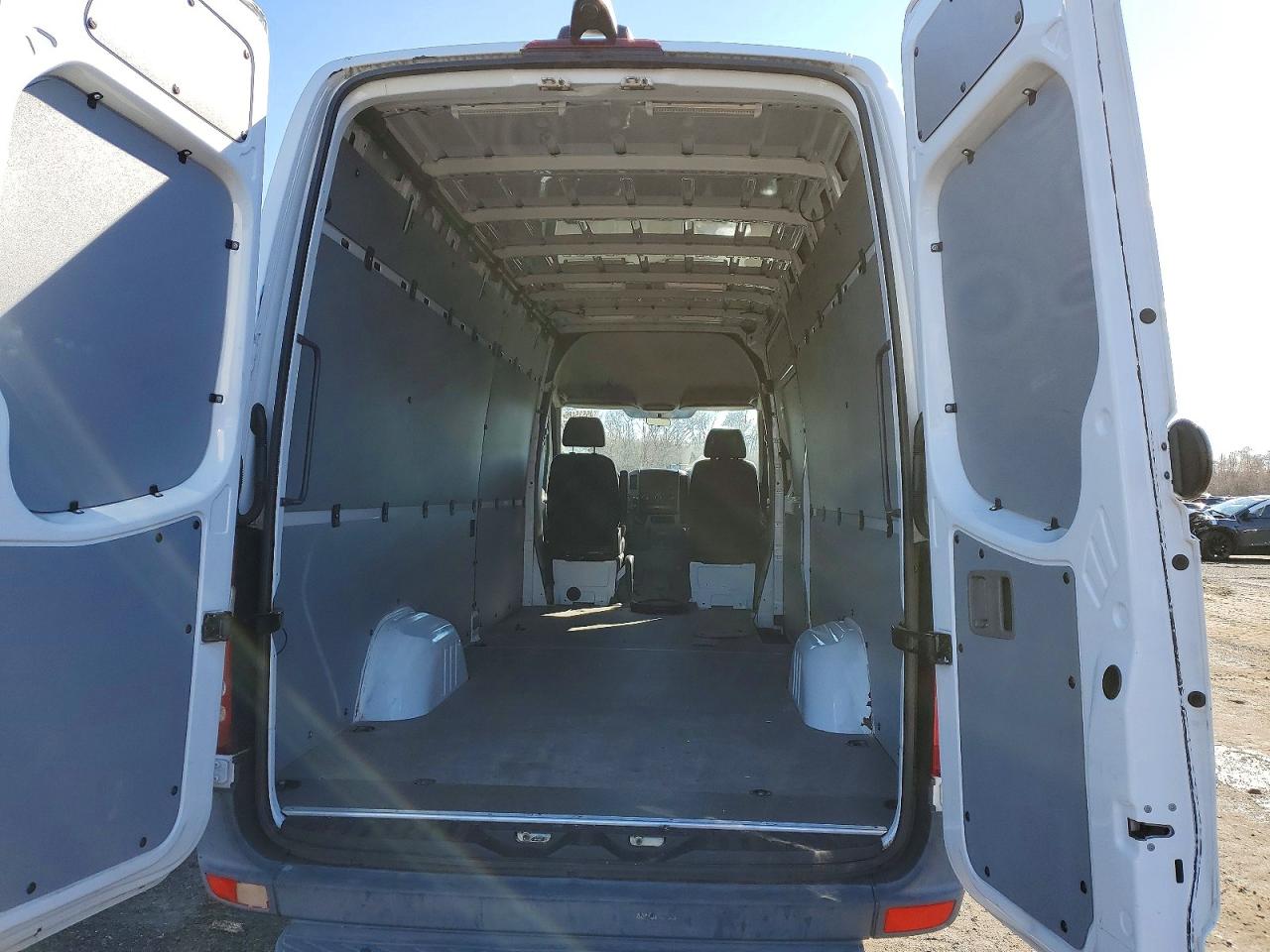 2015 Mercedes-benz Sprinter 2500 White vin: WD3PE8DC1FP139177