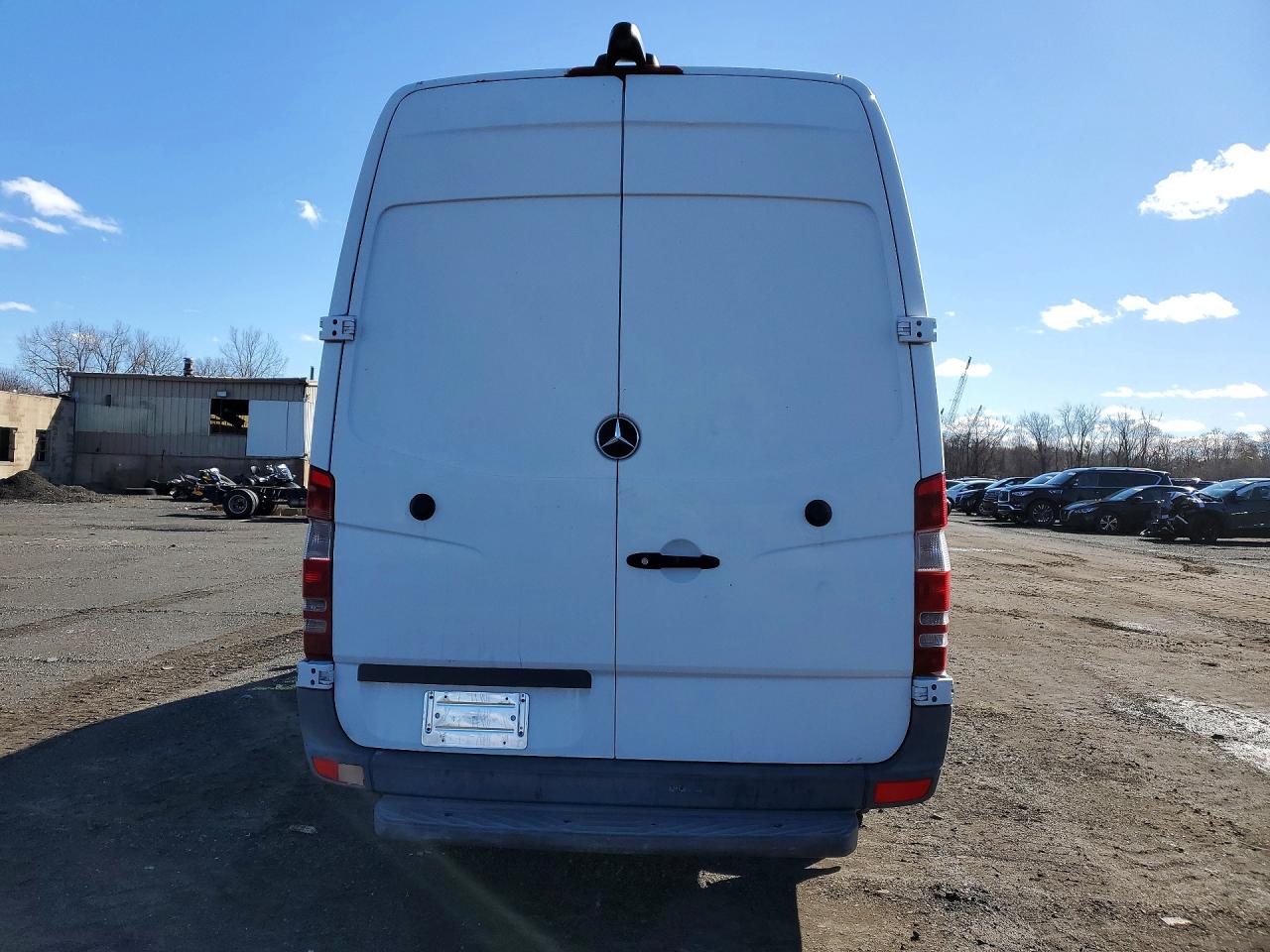 2015 Mercedes-benz Sprinter 2500 White vin: WD3PE8DC1FP139177