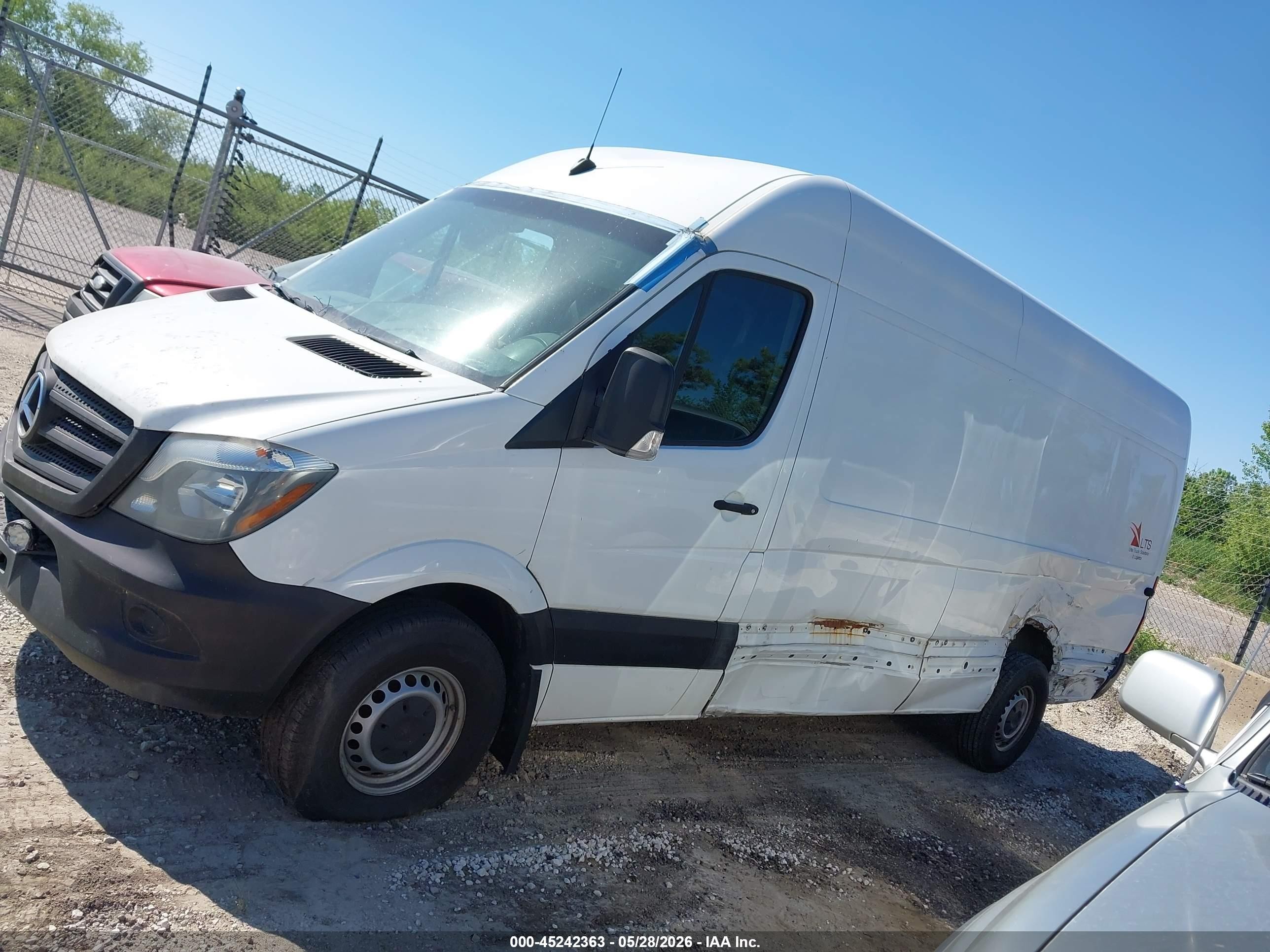 2015 Mercedes-benz Sprinter 2500 High Roof Белый vin: WD3PE8DC9F5954643