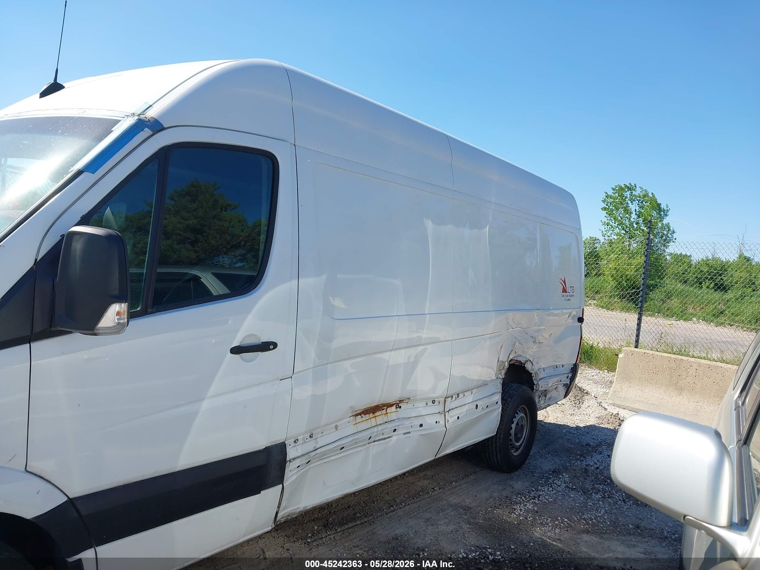 2015 Mercedes-benz Sprinter 2500 High Roof Белый vin: WD3PE8DC9F5954643