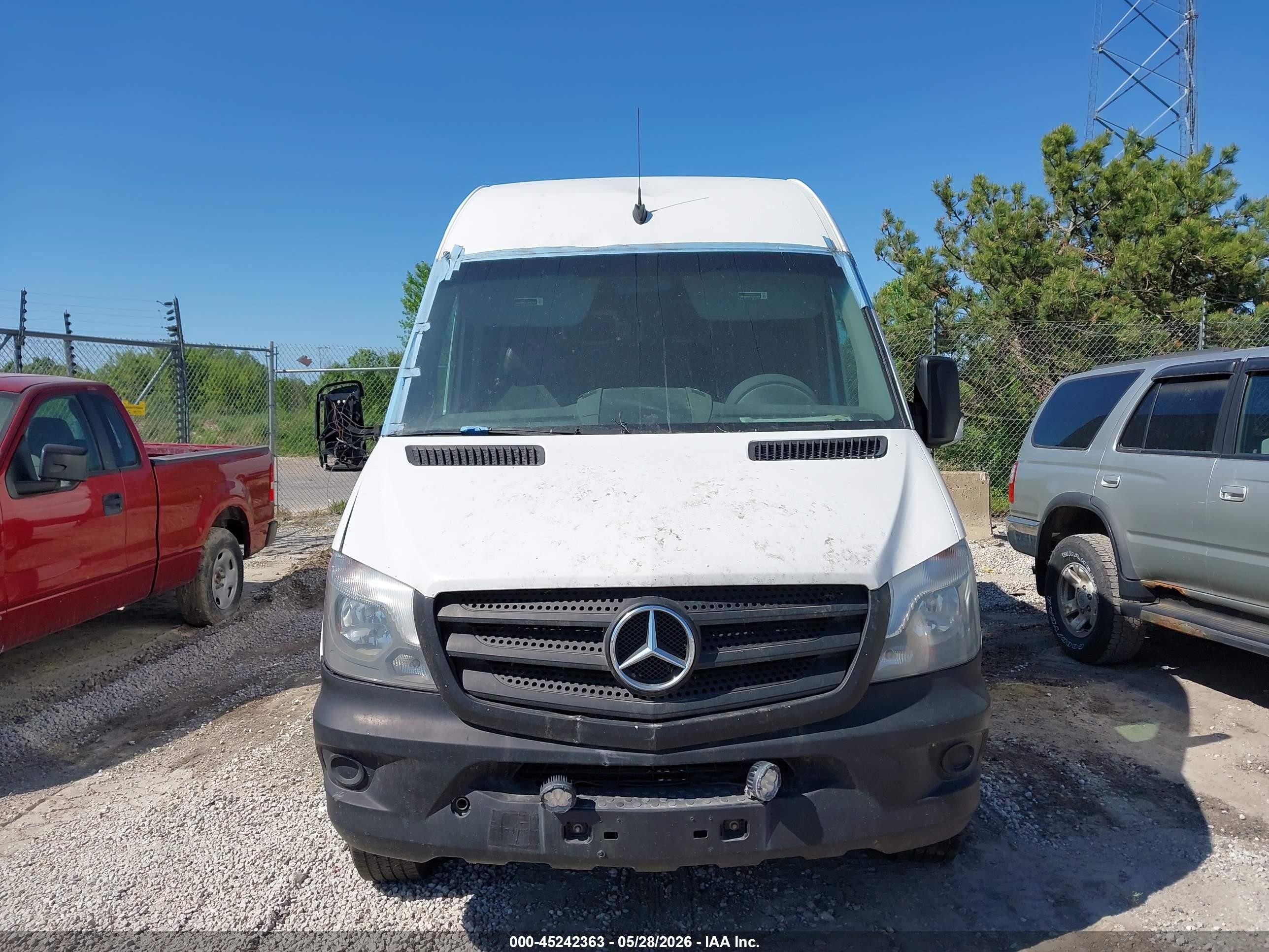 2015 Mercedes-benz Sprinter 2500 High Roof Белый vin: WD3PE8DC9F5954643