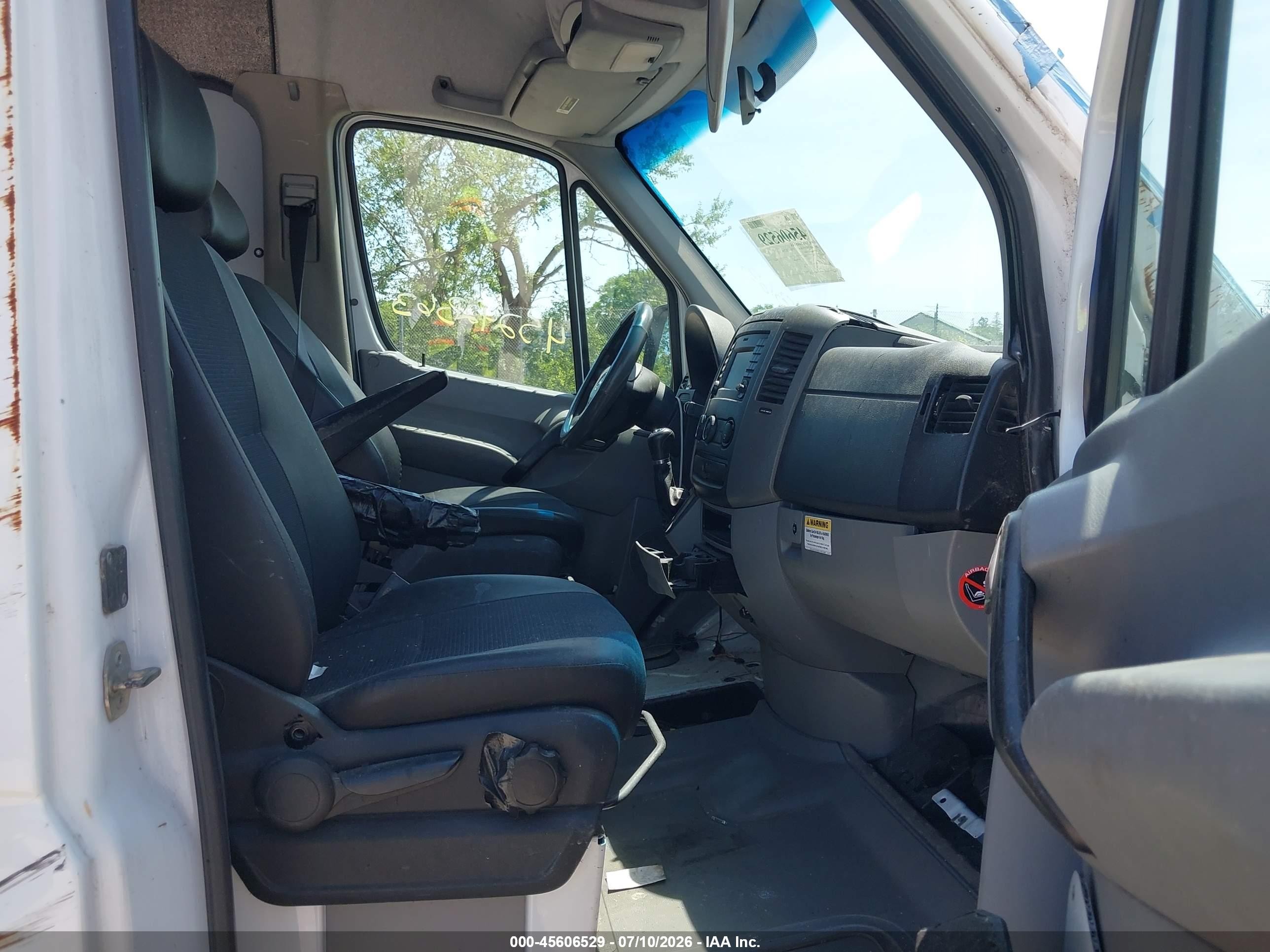 2015 Mercedes-benz Sprinter 2500 High Roof White vin: WD3PE8DC9F5954643