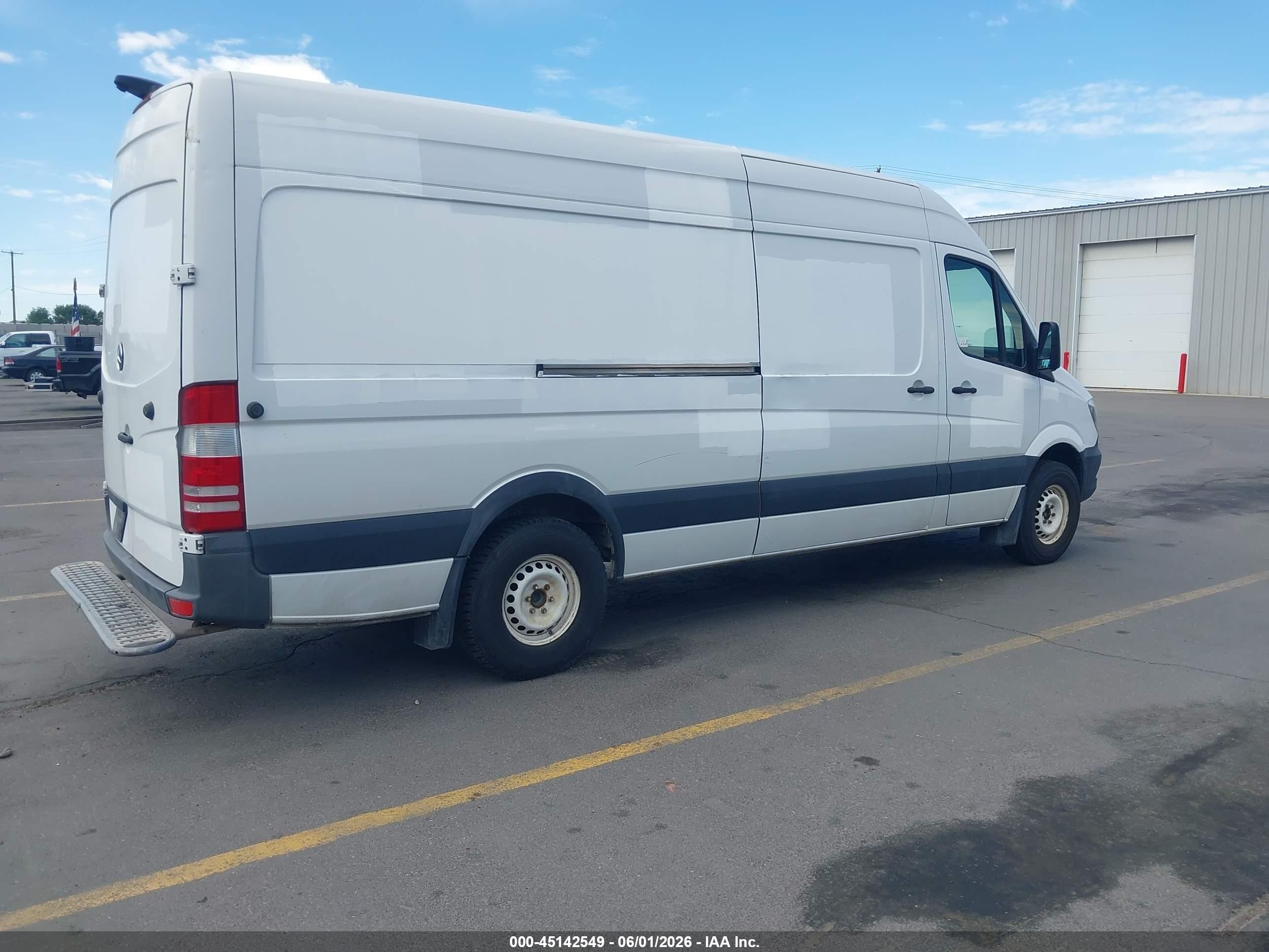 2016 Mercedes-benz Sprinter 2500 High  Roof White vin: WD3PE8DD9GP360438